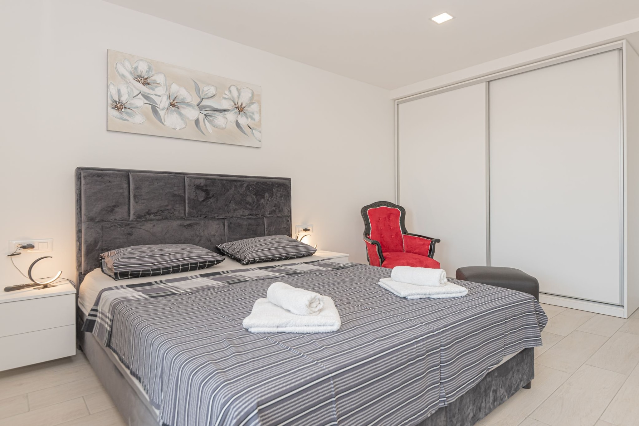 Four-Bedroom Villa With Pool-Chambre