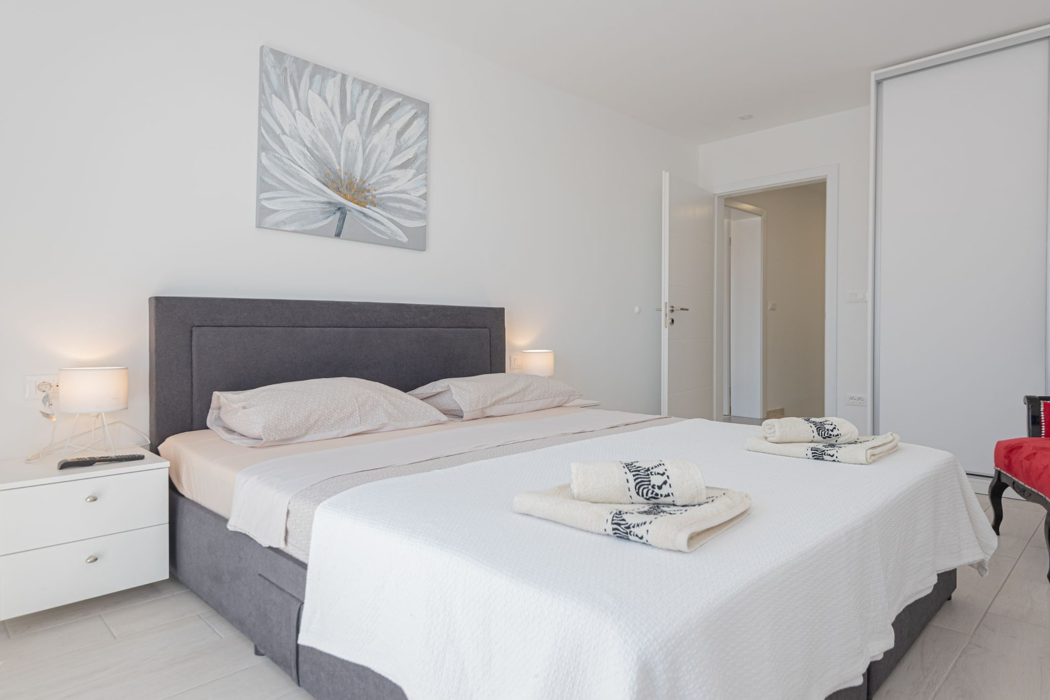 Four-Bedroom Villa With Pool-Chambre