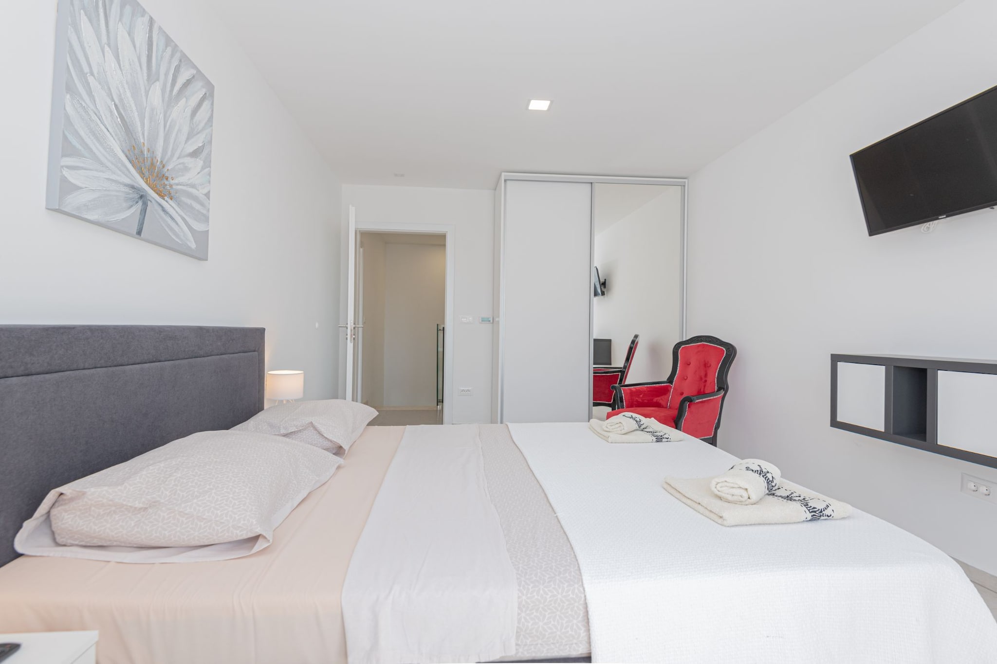 Four-Bedroom Villa With Pool-Chambre