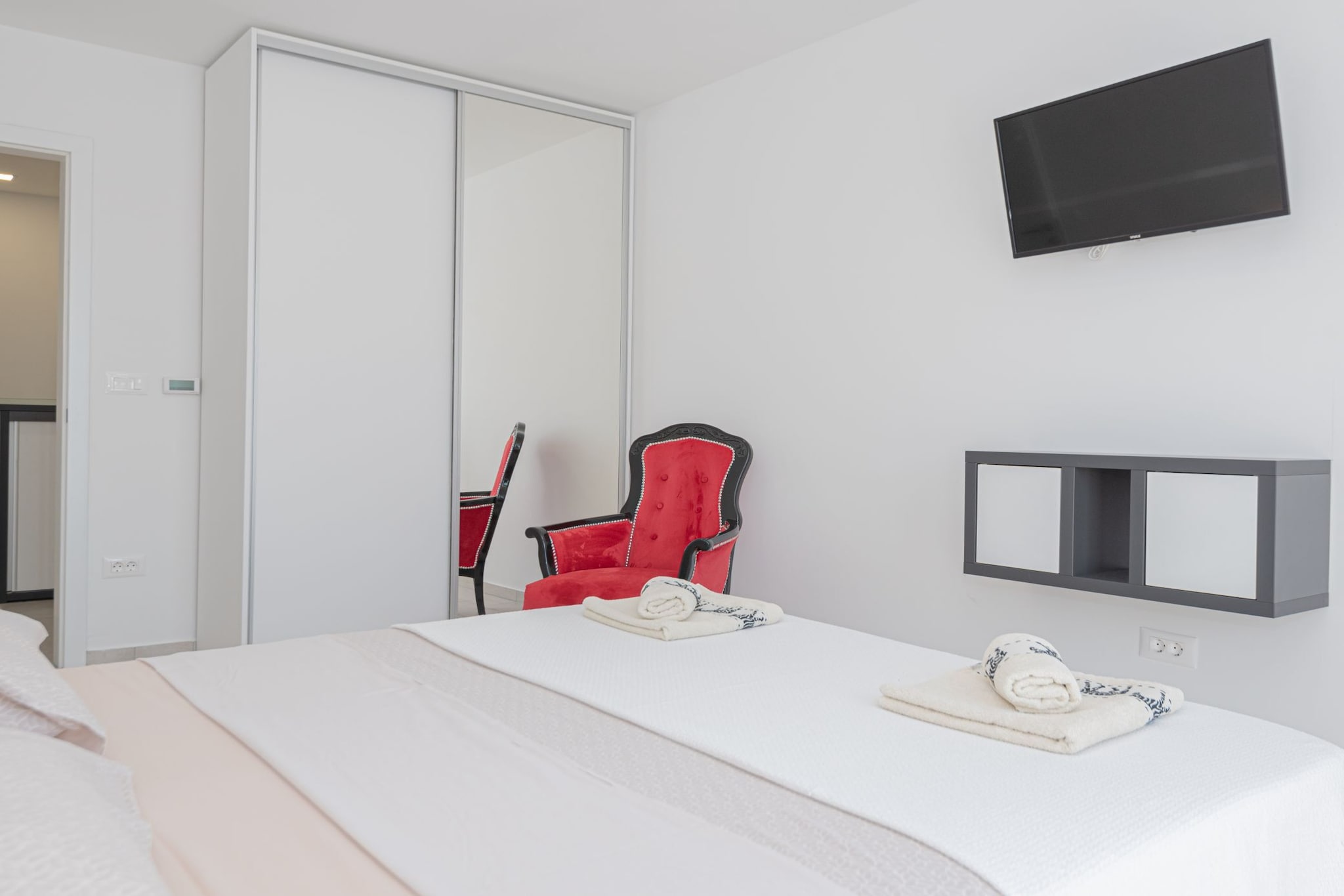 Four-Bedroom Villa With Pool-Chambre