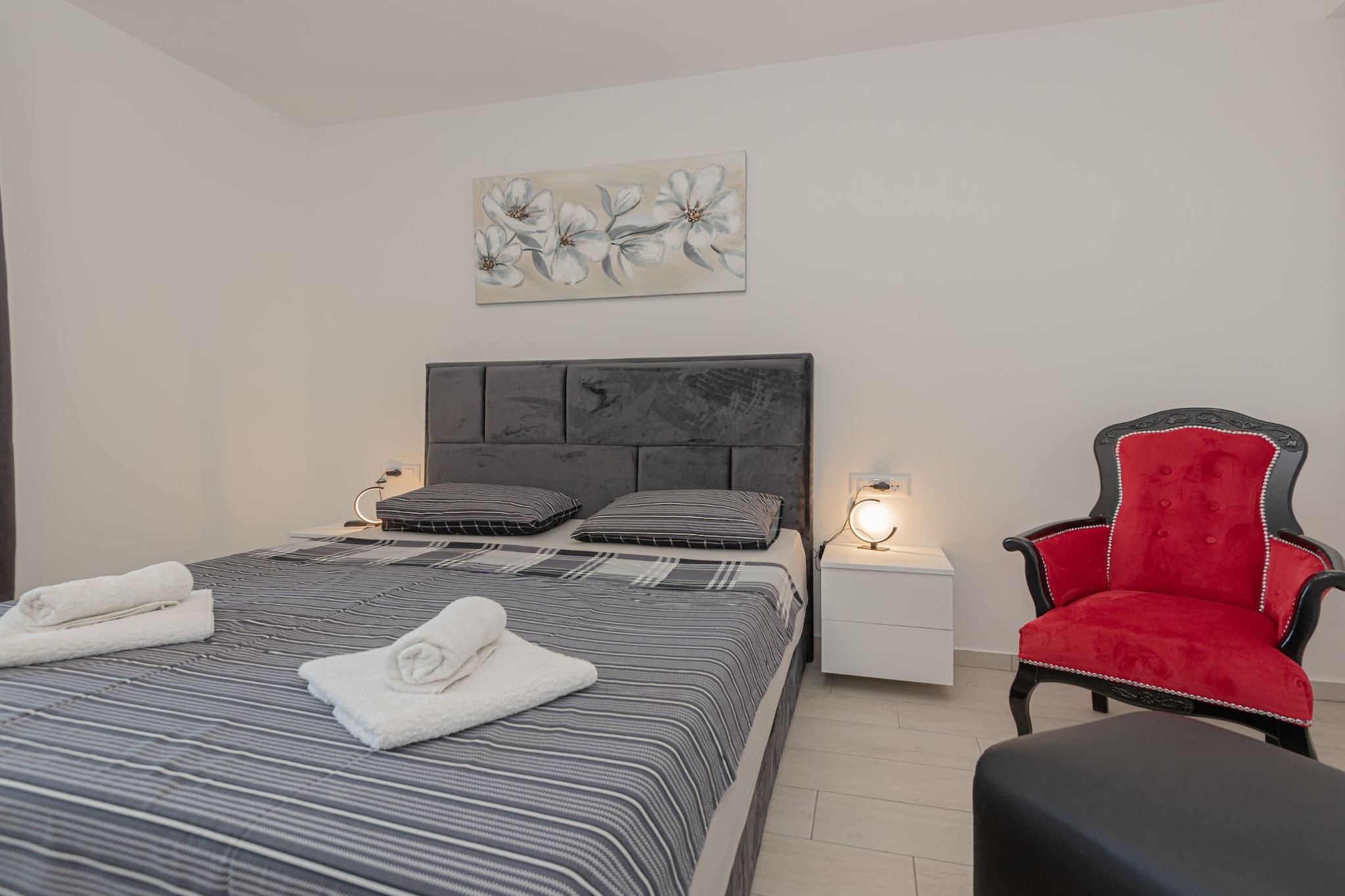 Four-Bedroom Villa With Pool-Chambre