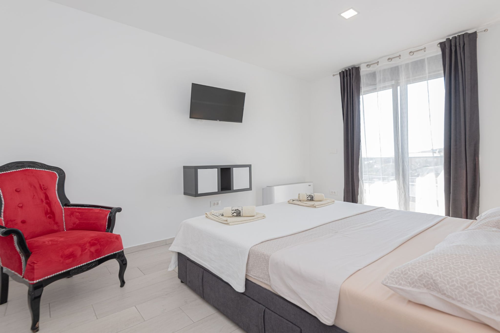 Four-Bedroom Villa With Pool-Chambre