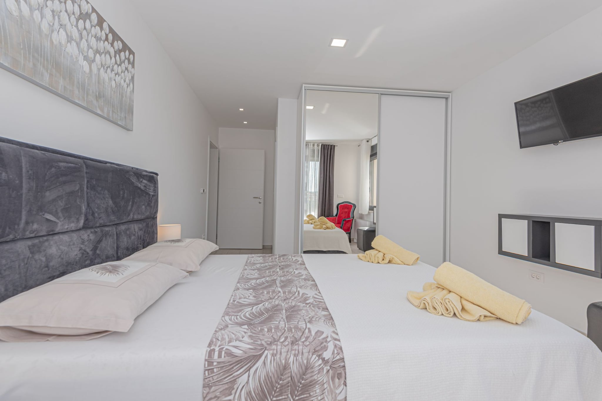 Four-Bedroom Villa With Pool-Chambre