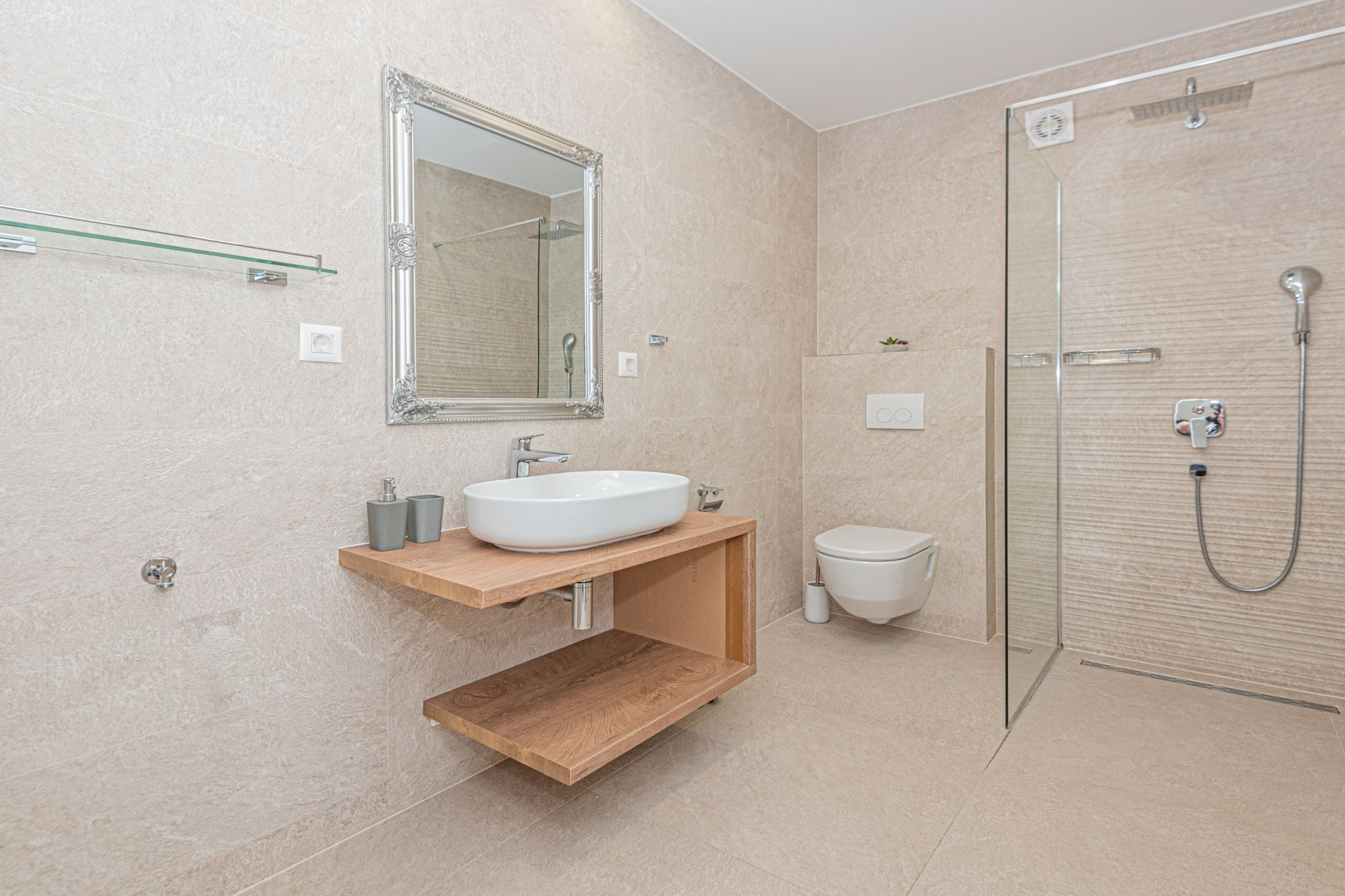 Four-Bedroom Villa With Pool-Salle de bain