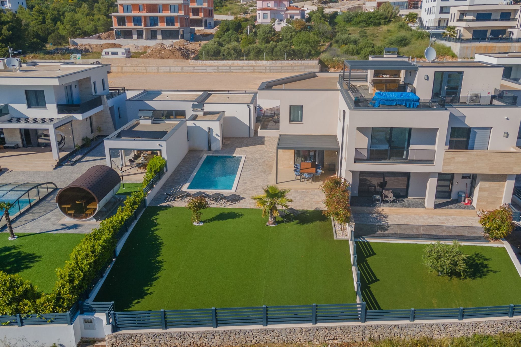 Four-Bedroom Villa With Pool-Vue