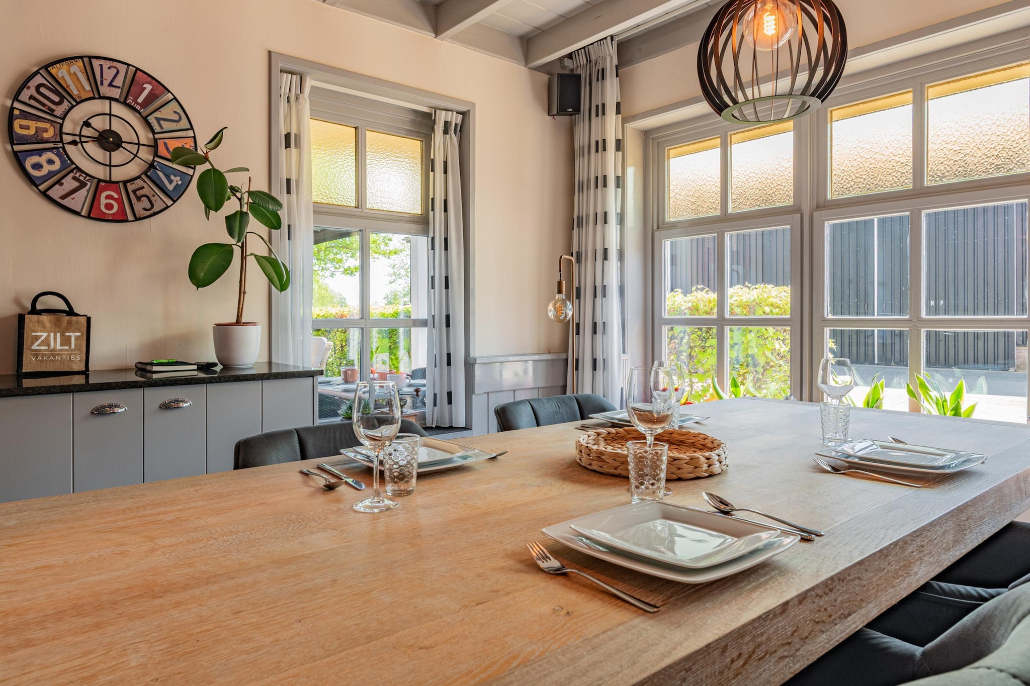 Hoeve Hofwijk Vakantiehuis-Eetkamer