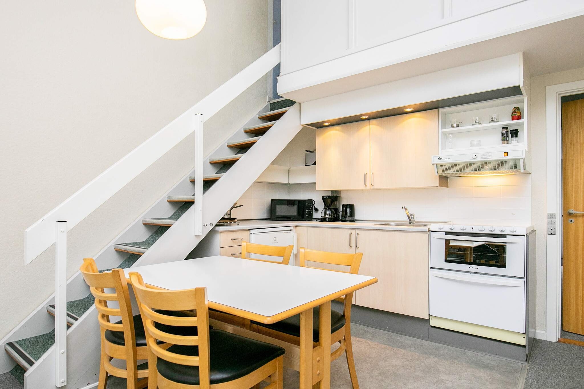 2 room,ground/1 st floor-Binnen