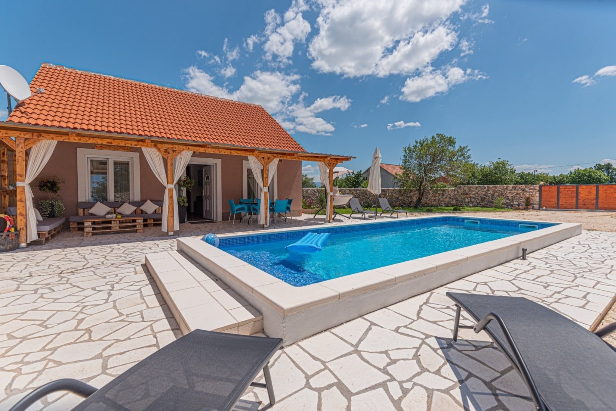 Holiday Home Luca-Schwimmbad