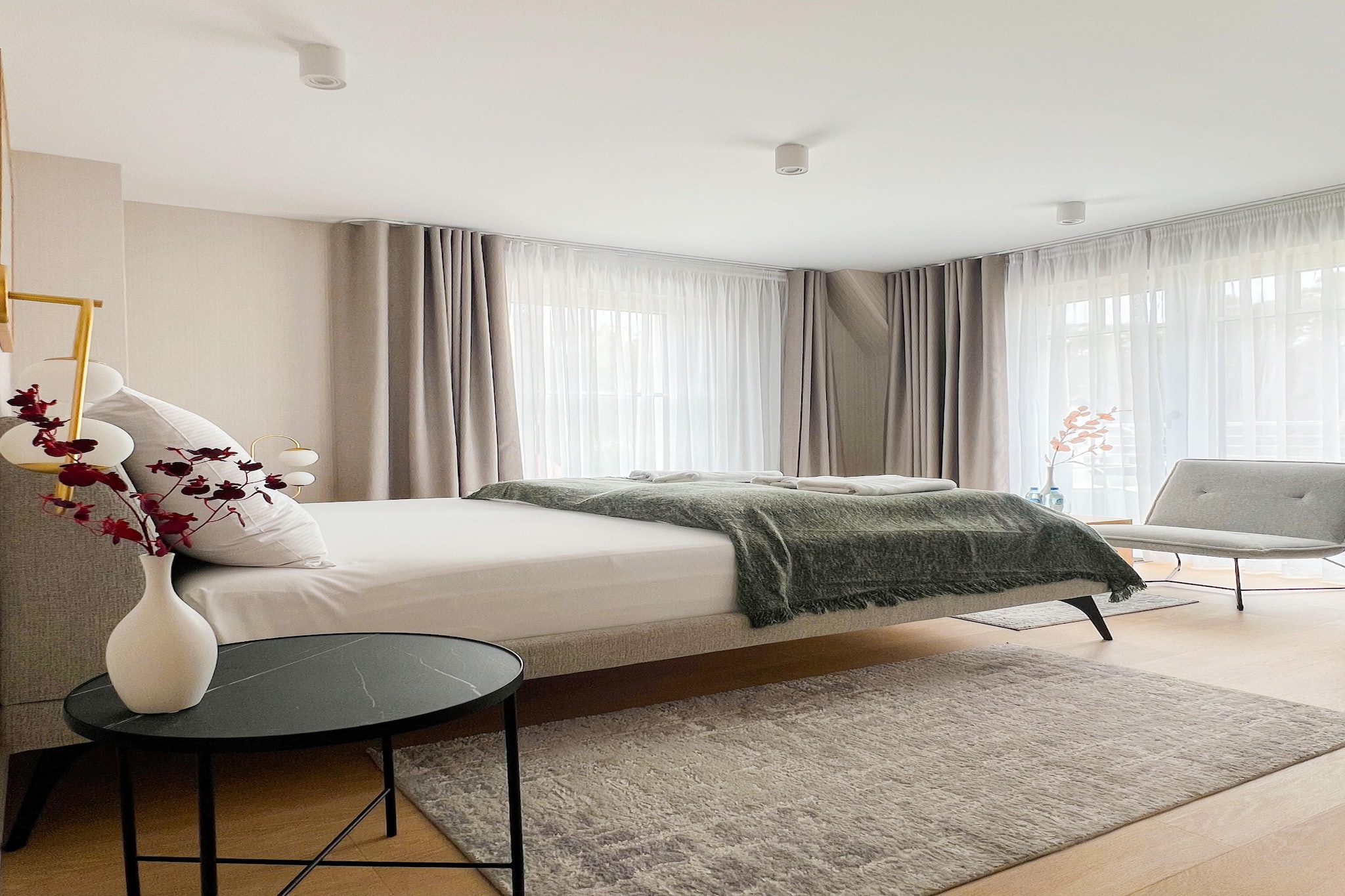 Apartament z balkonem na pierwszym piętrze