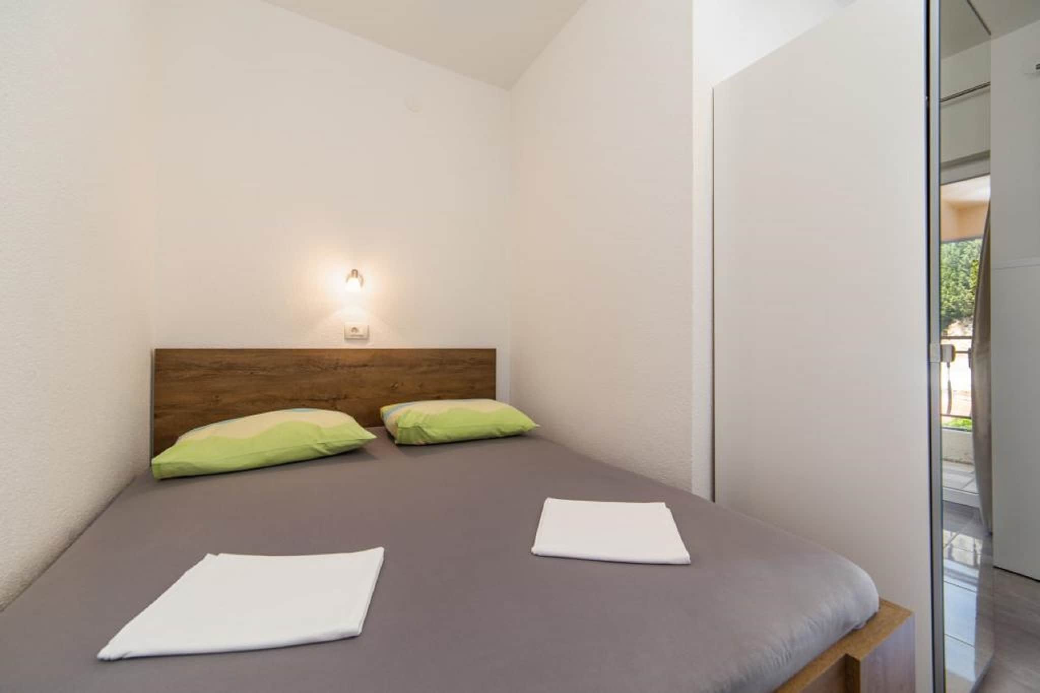 Two Bedroom Apartment With Balcony (A2)-Slaapkamer
