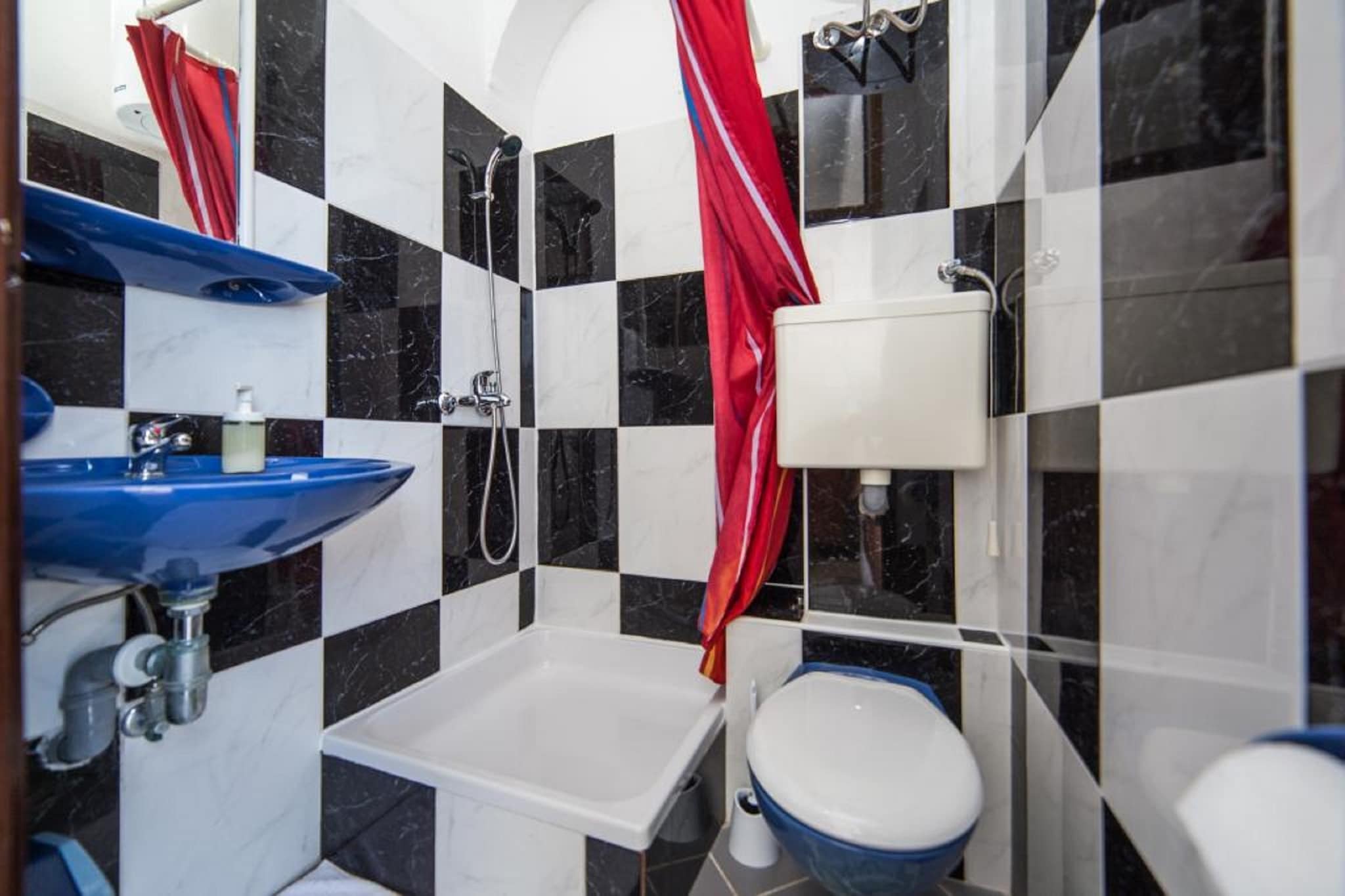 Two Bedroom Apartment With Balcony (A2)-Badkamer