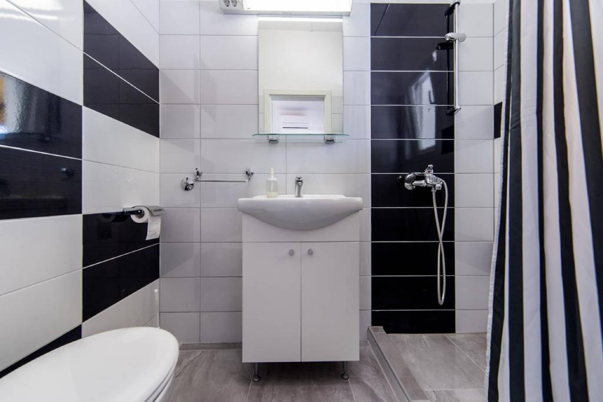 Two Bedroom Apartment With Balcony (A2)-Badkamer