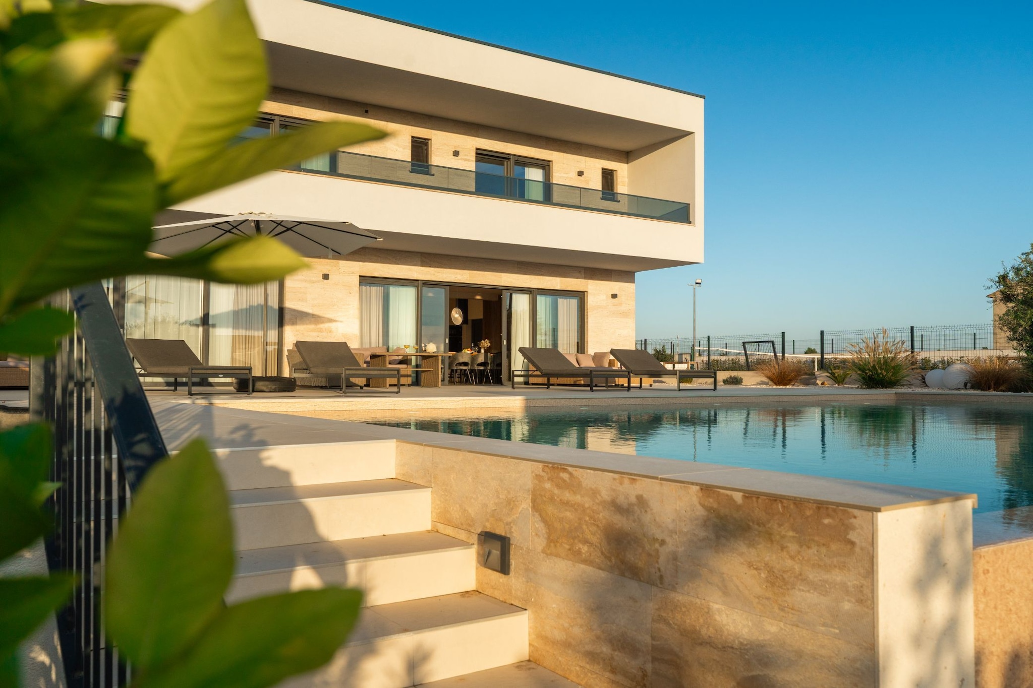 Villa Freedom - Five Bedroom House with Balcony-Im Freien