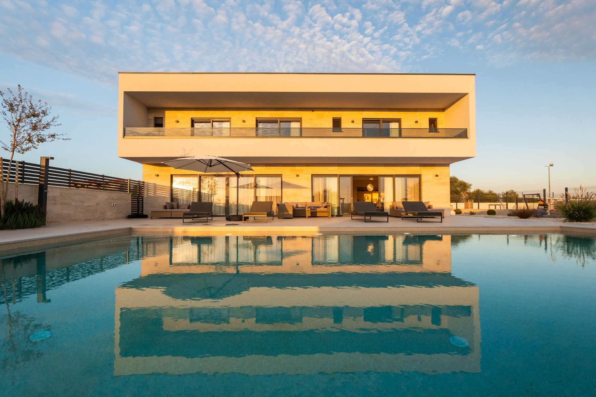 Villa Freedom - Five Bedroom House with Balcony-Im Freien