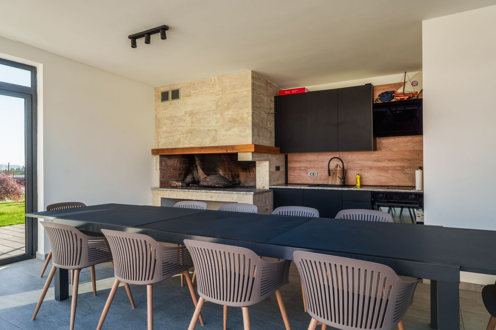 Villa Freedom - Five Bedroom House with Balcony-Esszimmer