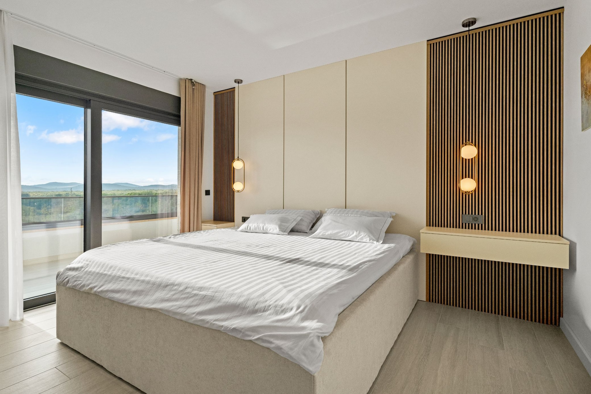 Villa Freedom - Five Bedroom House with Balcony-Schlafzimmer