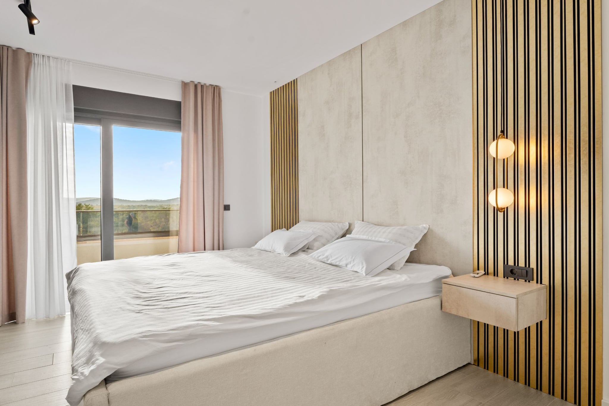 Villa Freedom - Five Bedroom House with Balcony-Schlafzimmer