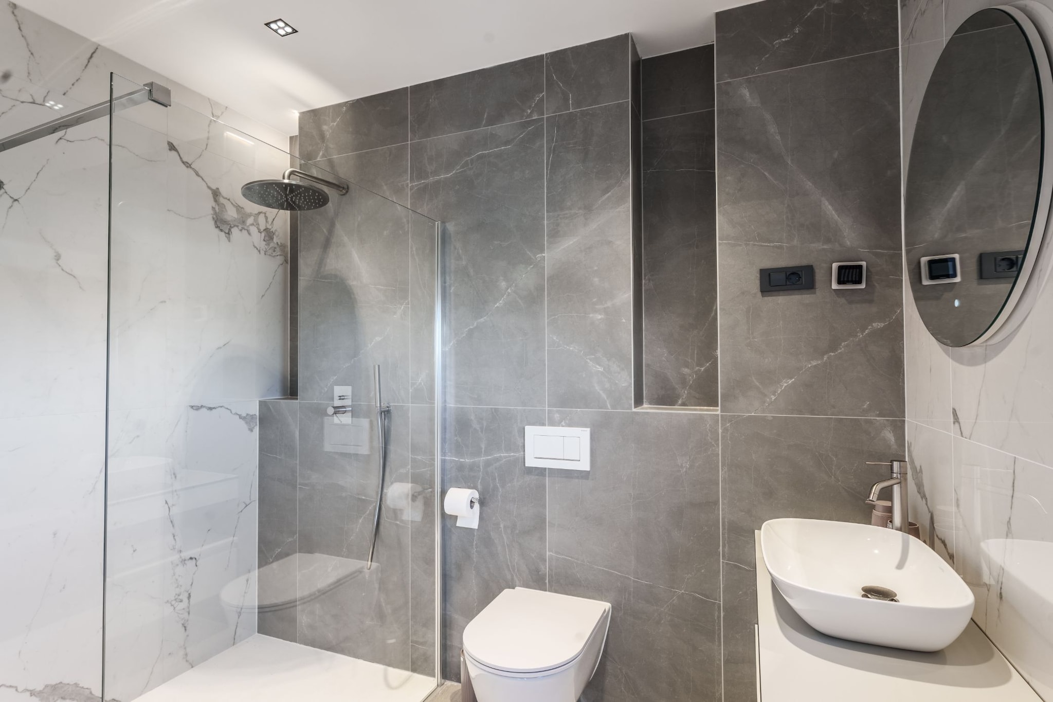 Villa Freedom - Five Bedroom House with Balcony-Badezimmer