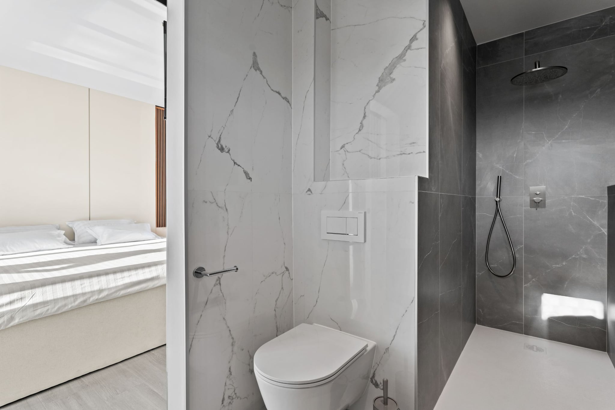 Villa Freedom - Five Bedroom House with Balcony-Badezimmer