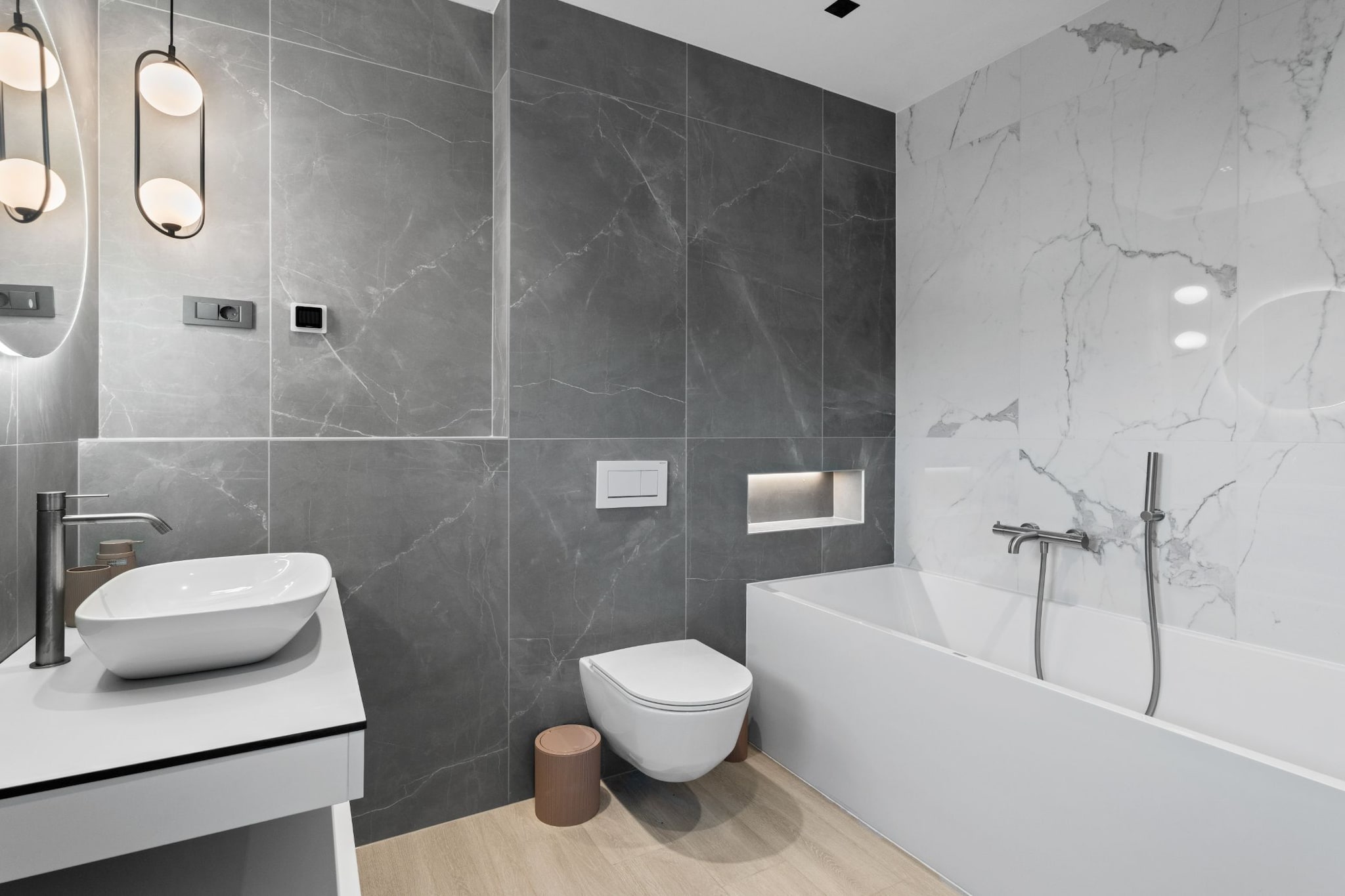 Villa Freedom - Five Bedroom House with Balcony-Badezimmer
