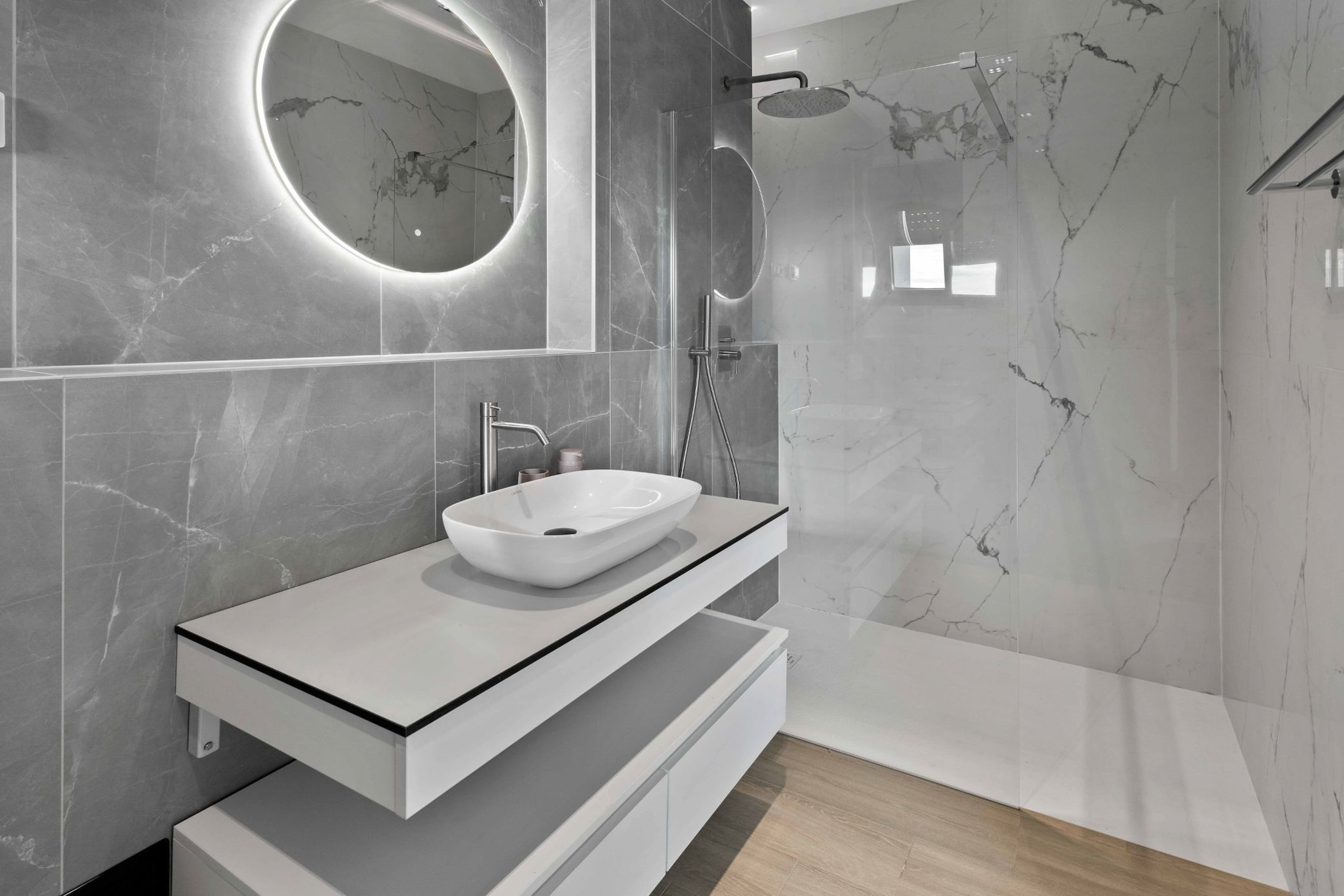 Villa Freedom - Five Bedroom House with Balcony-Badezimmer