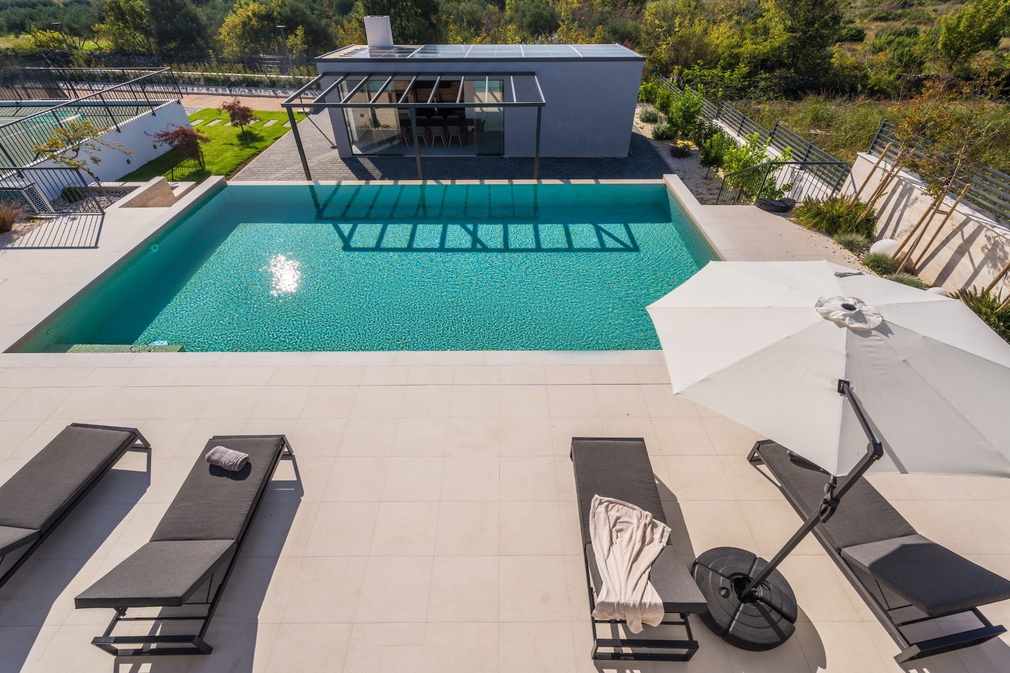 Villa Freedom - Five Bedroom House with Balcony-Schwimmbad