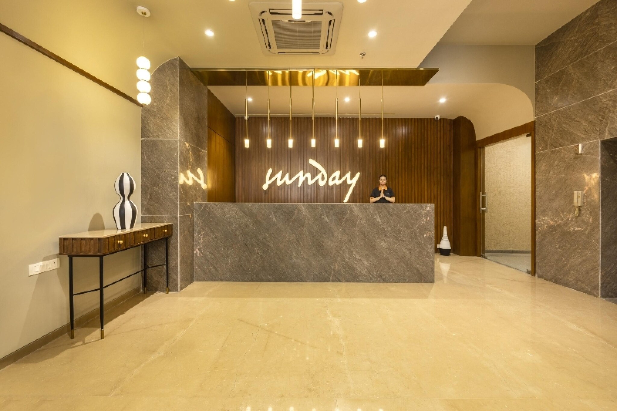 Ground floor: (bedroom(double bed, TV, seating area, air conditioning, Towels for a fee, telephone), bathroom(bathtub or shower, shower, washbasin, toilet, shampoo, body soap))