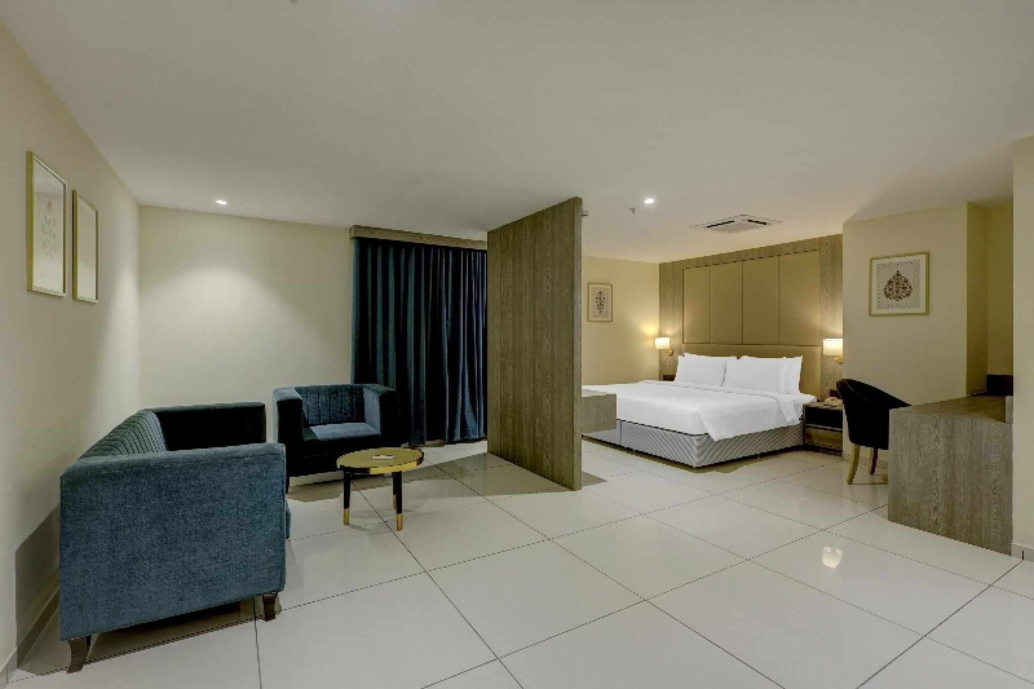 Hotel in Vadodara near Railway Station