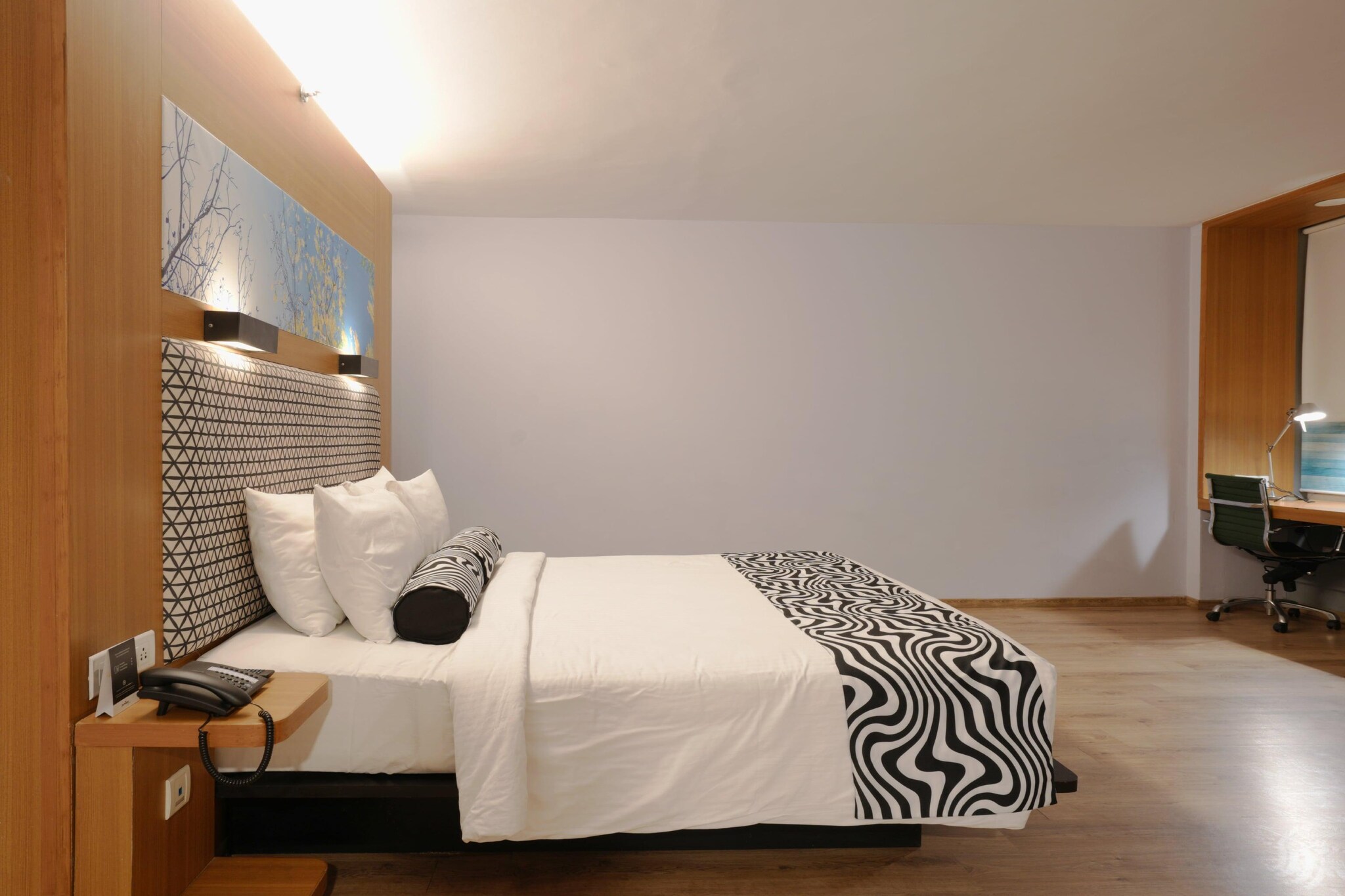 Hotel in Zirakpur with Pool & Hill Gateway