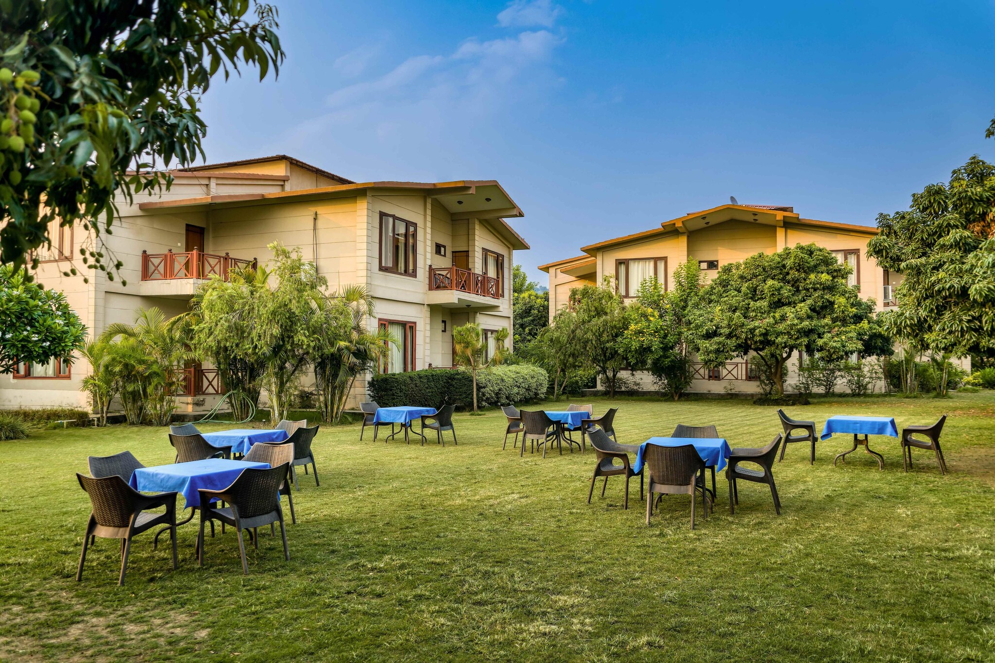 Ground floor: (bedroom(double bed, seating area, electric kettle, balcony, air conditioning, iron, Towels incl., telephone), bathroom(bathtub or shower, shower, washbasin, toilet, shampoo, body soap, hot water), fitness equipment, lift)