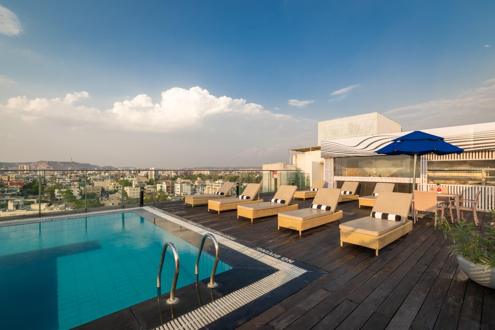 Luxury Hotel in Jaipur near Hawa Mahal