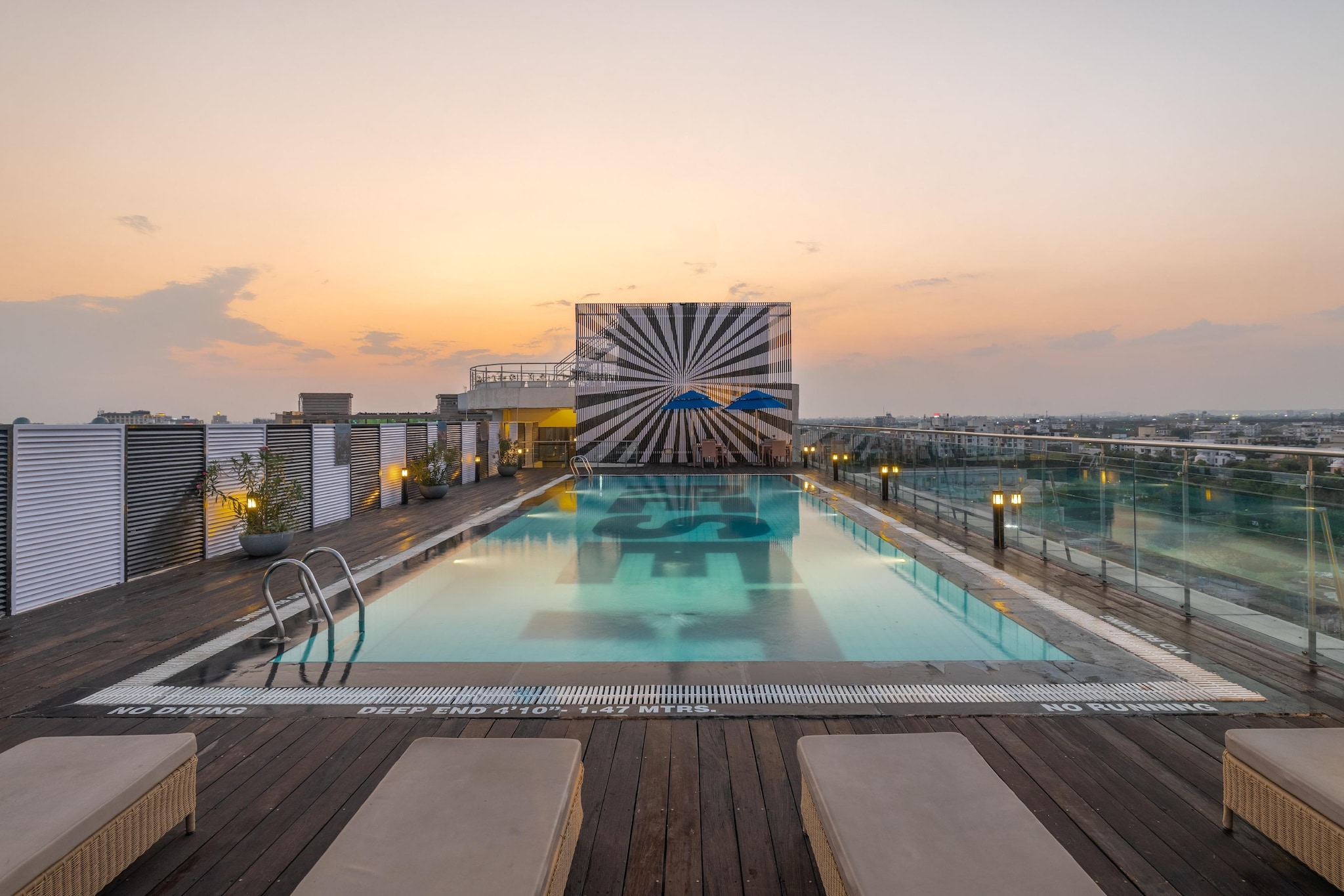 Hotel in Jaipur near Hawa Mahal & City Palace