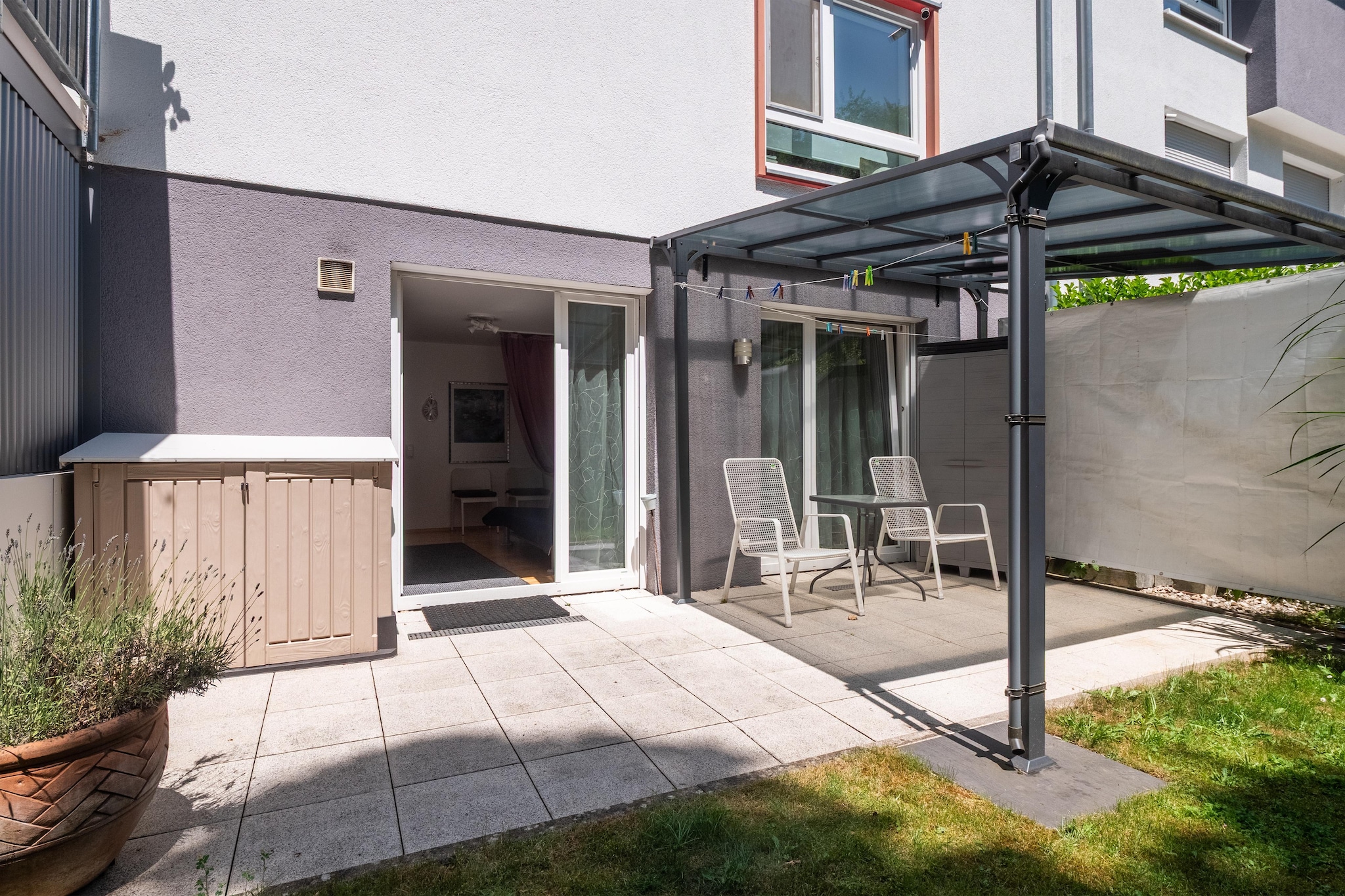 MOVE-Exterior in summer