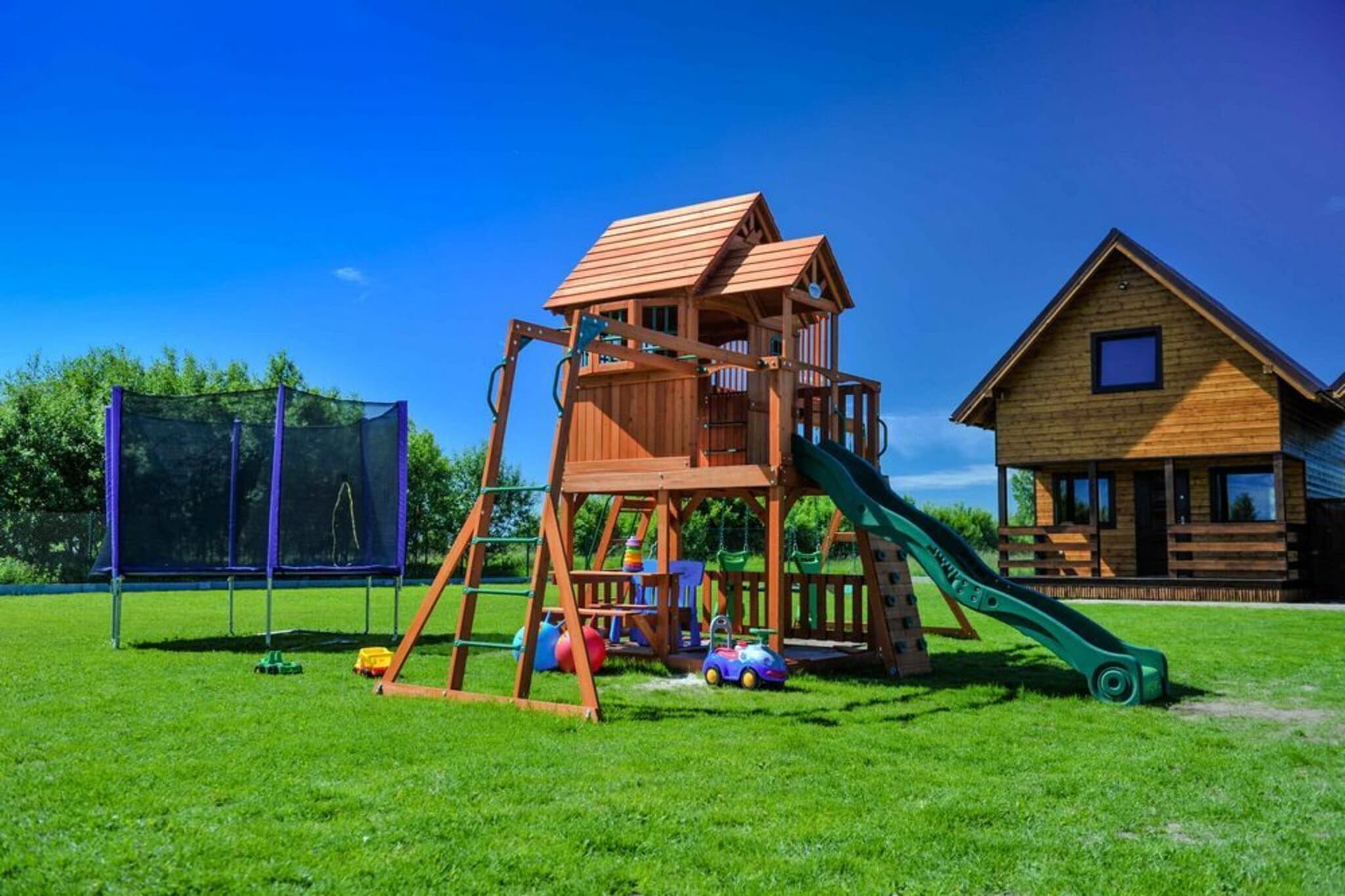 Piętrowe domki wakacyjne w Pleśnej-Tuinen zomer