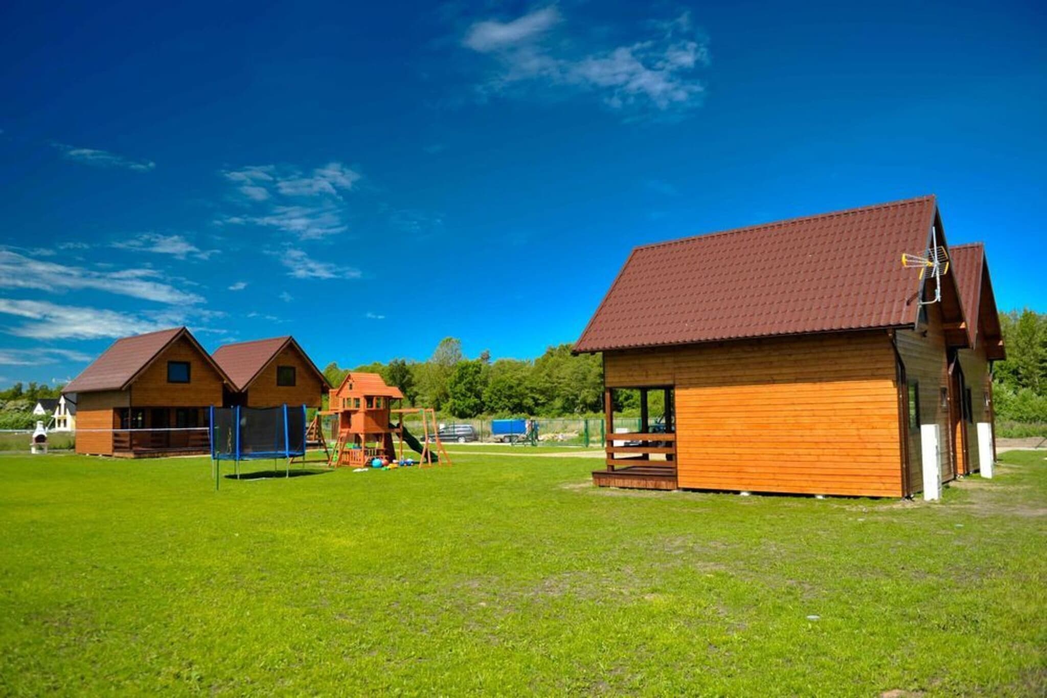 Piętrowe domki wakacyjne w Pleśnej-Tuinen zomer