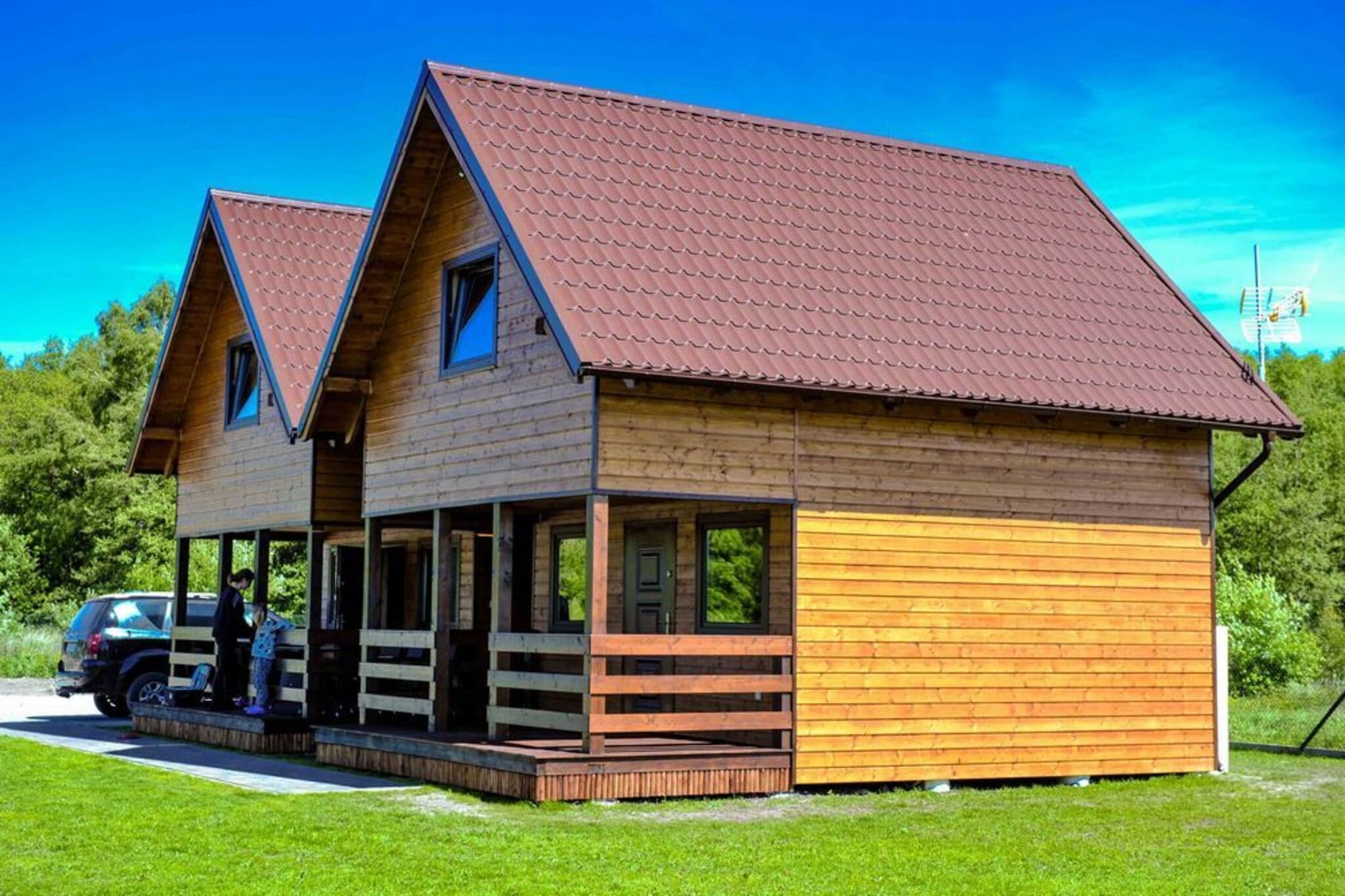 Piętrowe domki wakacyjne w Pleśnej-Buitenkant zomer