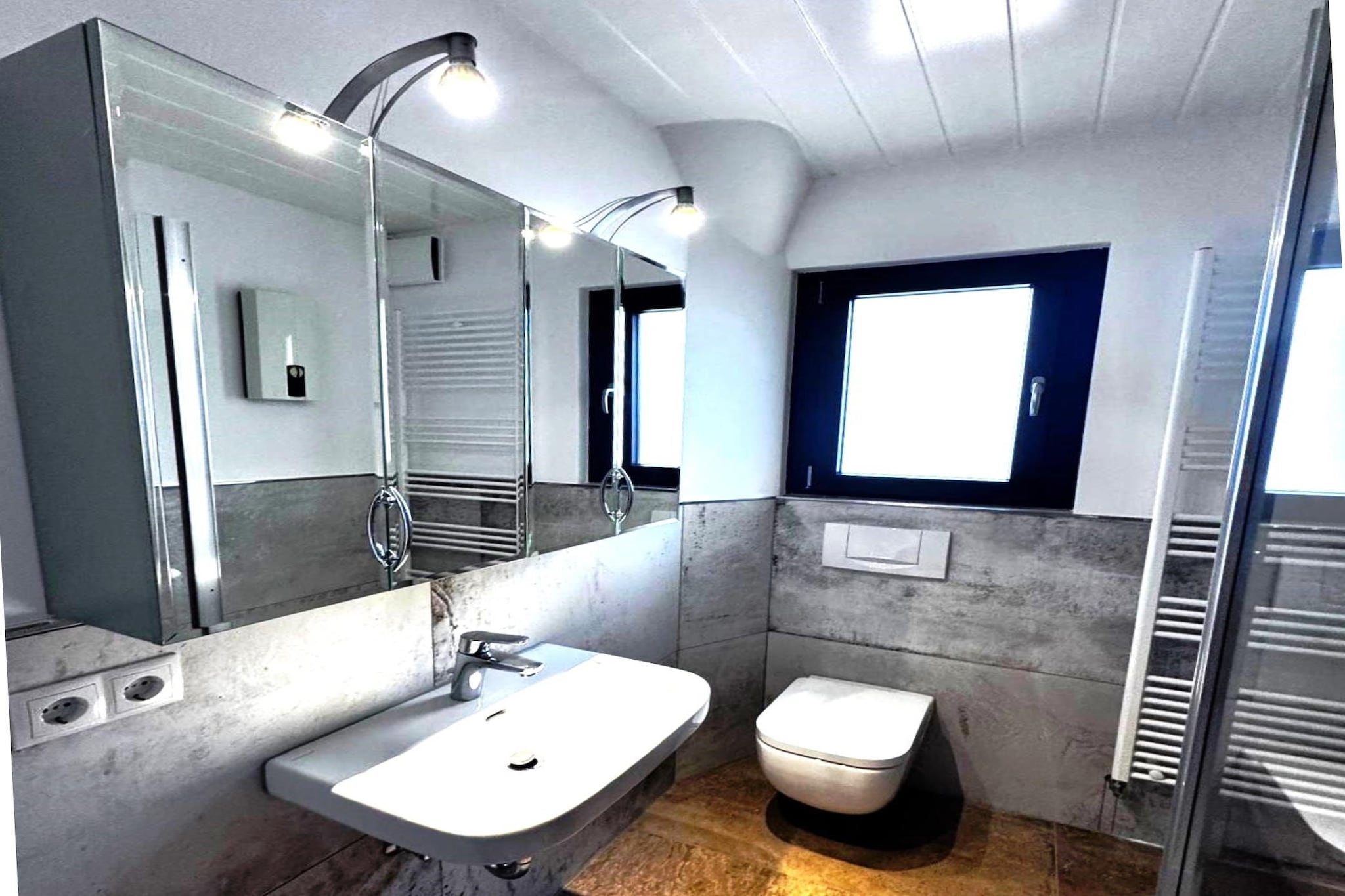 Apartmenthaus Spiegelkurve 4 Personen-Bathroom