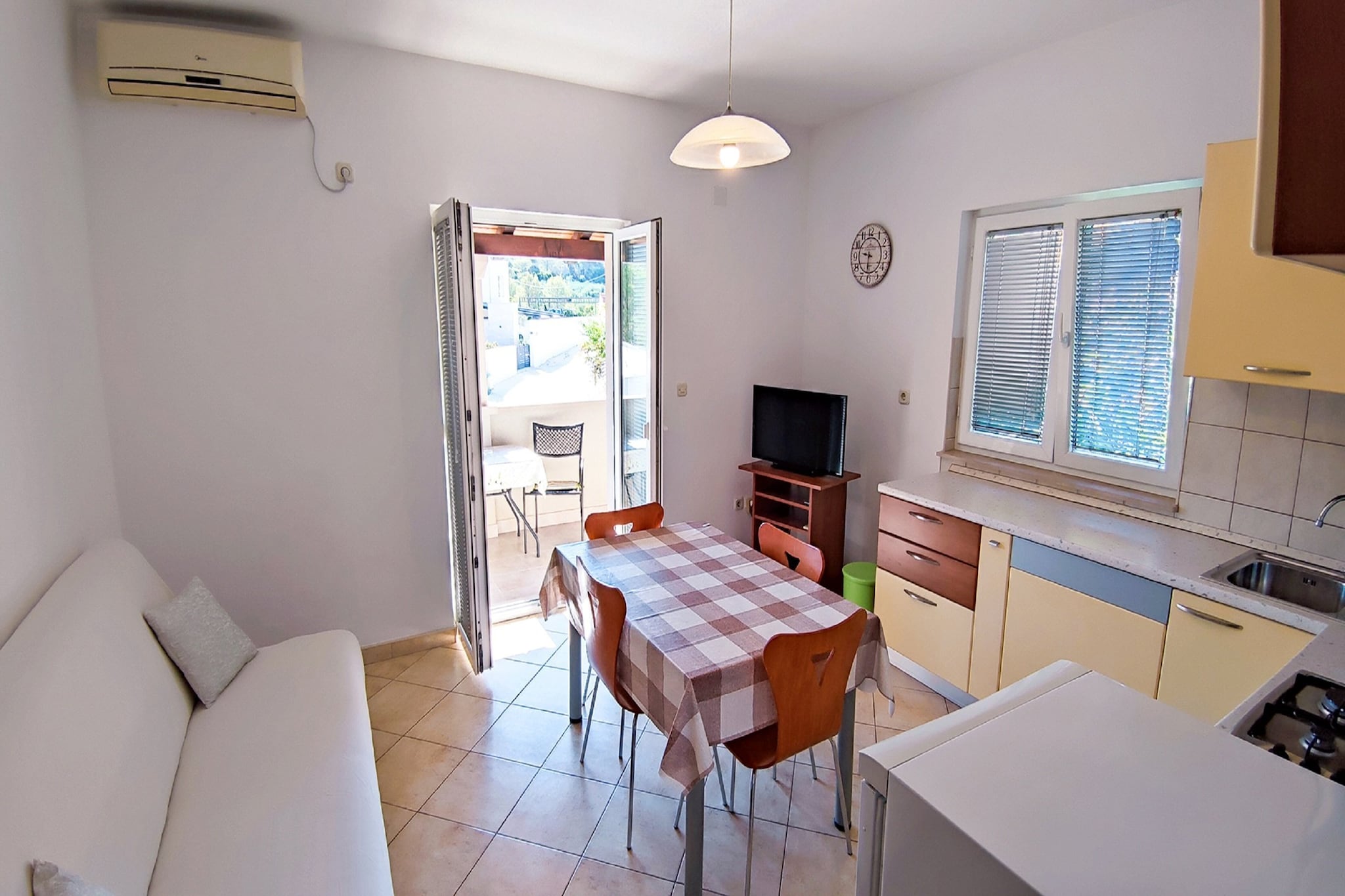 One-Bedroom Apartment With Terrace (A1)