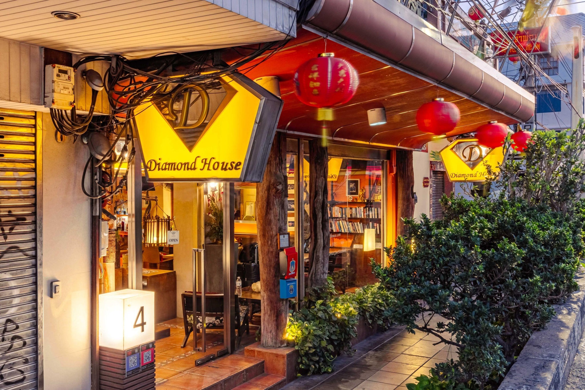 Stay in comfort and ease at Spacious Twin Retreat | Deluxe Khaosan Comfort. Designed for friends or small groups, the room features two beds, air-conditioning, a private bathroom, a city view, and essential amenities like a work desk and dining space. The property offers a family-friendly Thai restaurant, a relaxing bar, and a garden terrace. Guests enjoy free WiFi throughout and a top location—just 7 minutes from Khao San Road and within walking distance of Bangkok’s historical highlights, including the Grand Palace.
Guest access
🛏️ Room Types: Family rooms | Non-smoking rooms | Private bathrooms
🌐 Internet: Free WiFi available in all areas
📺 Entertainment: Flat-screen TV | Cable & satellite channels | Shared lounge/TV area
🛋️ Comfort & Convenience: Air conditioning | Fan | Fireplace | Seating area | Desk | Wardrobe or closet | Hardwood/parquet floors
🧼 Bathroom Access: Private bathroom | Free toiletries | Shower | Towels | Toilet paper
🍽️ Kitchen & Dining: Dining table | Dining area | Socket near bed | Clothes rack
🌆 Views: City view
🌳 Outdoor Spaces: Garden | Terrace | Outdoor furniture
🍴 Food & Drink: On-site restaurant | Bar | Room service
🛎️ Services: 24-hour front desk | Daily housekeeping | Wake-up service | Luggage storage | Lockers | Private check-in/check-out | Invoice provided
🛡️ Safety & Security: Fire extinguishers | CCTV (inside & outside) | Smoke alarms | Key card & regular key access | 24-hour security
🧖 Wellness: Hot tub/Jacuzzi
🛗 Accessibility: Lift available
🚭 General: Non-smoking throughout | Designated smoking area
🗣️ Languages Spoken: English | Thai
Other things to note
🕑 Check-in: From 2:00 PM
🕛 Check-out: Until 12:00 PM
💳 Cancellation / Prepayment: Policies vary by room type. Please enter your dates to view specific conditions.
👶 Children & Beds: Children of all ages are welcome. Children aged 7 and above are considered adults at this property.
🛏️ Extra Beds / Cribs: Cribs and extra beds are not available.
🔞 Age Requirement: Minimum age for check-in is 18 years.
🐾 Pets: Pets are not allowed.