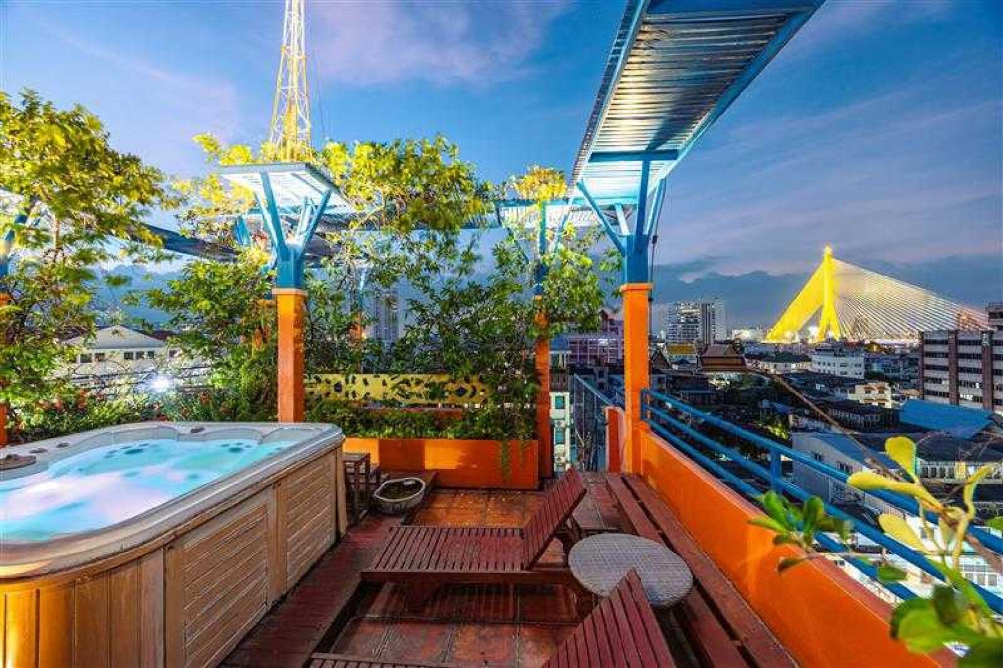 Spacious Twin Retreat | Deluxe Khaosan Comfort