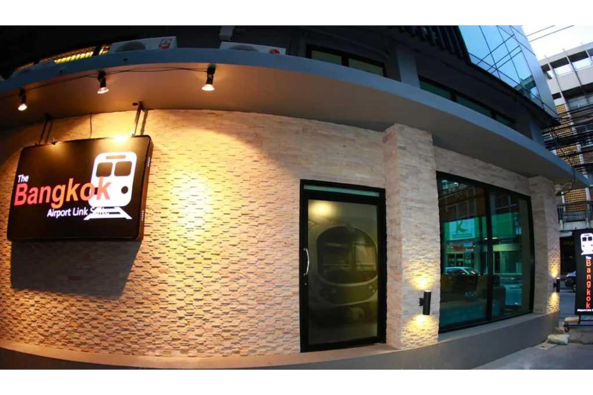 Ground floor: (bedroom(single bed, single bed, TV, seating area, air conditioning, Room-darkening shades), bathroom(shower, washbasin, toilet, bidet, Towels incl., shampoo, shampoo, body soap, body soap, Essentials))