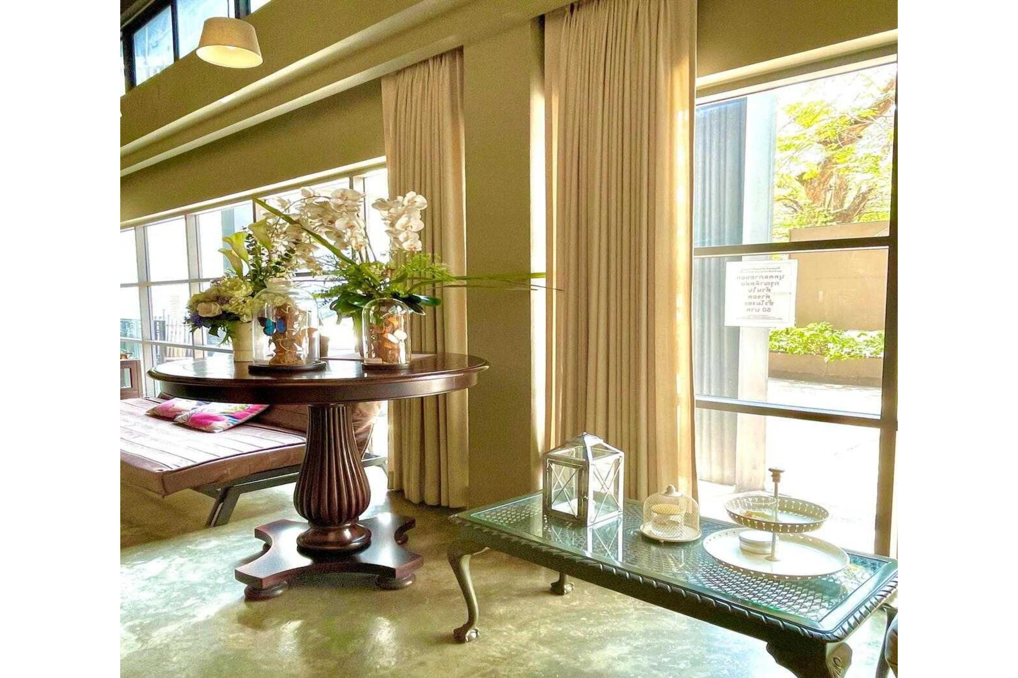 Trendy Mixed Dorm | Social Comfort & Budget