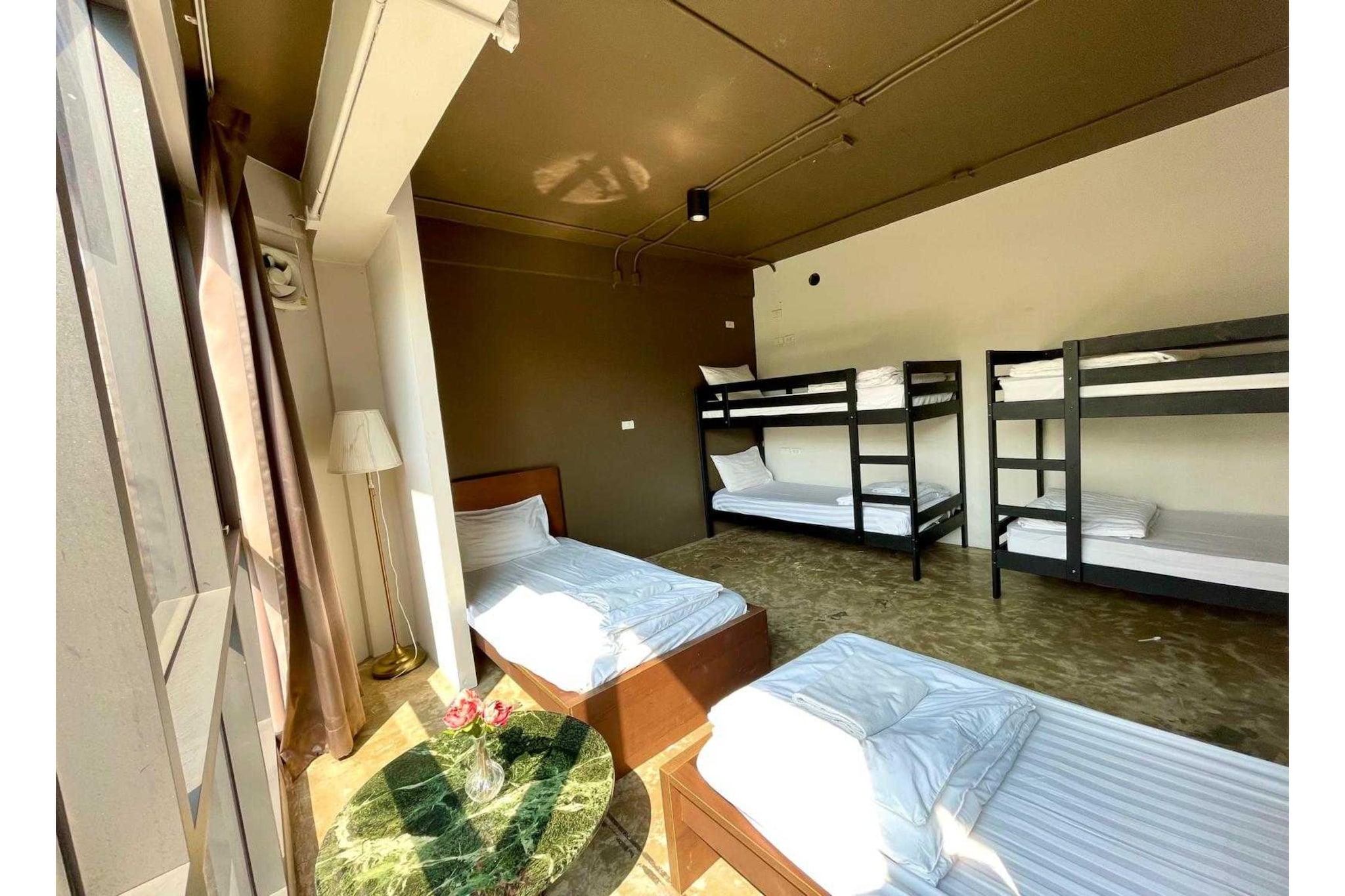 Trendy Mixed Dorm | Social Comfort & Budget