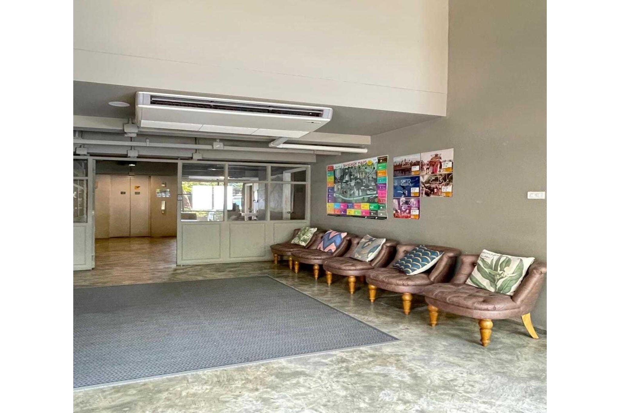 Compact Solo Stay | Budget Traveler's Pick