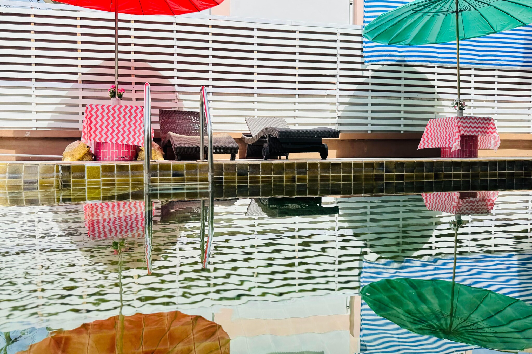 Ground floor: (bedroom(Internet access, bunk bed, TV, seating area, air conditioning, Towels/Sheets (Incl.), Trash compactor), bathroom(shower, washbasin, toilet, bidet))