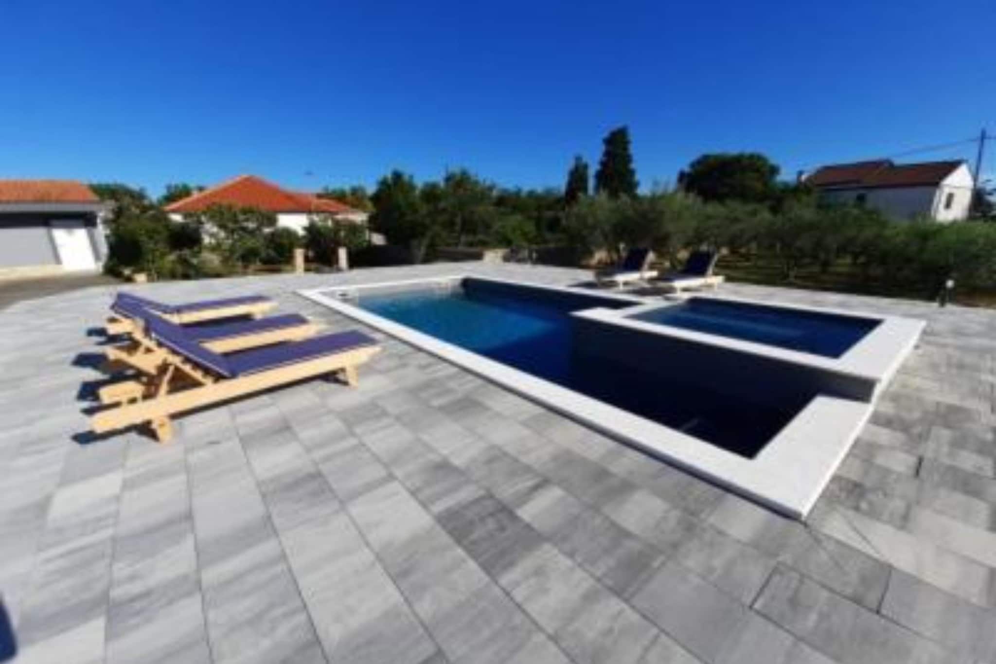 Apartments Franica with Heated Pool and Hot-Tub - Two Bedroom Apartment with Balcony-Zwembad