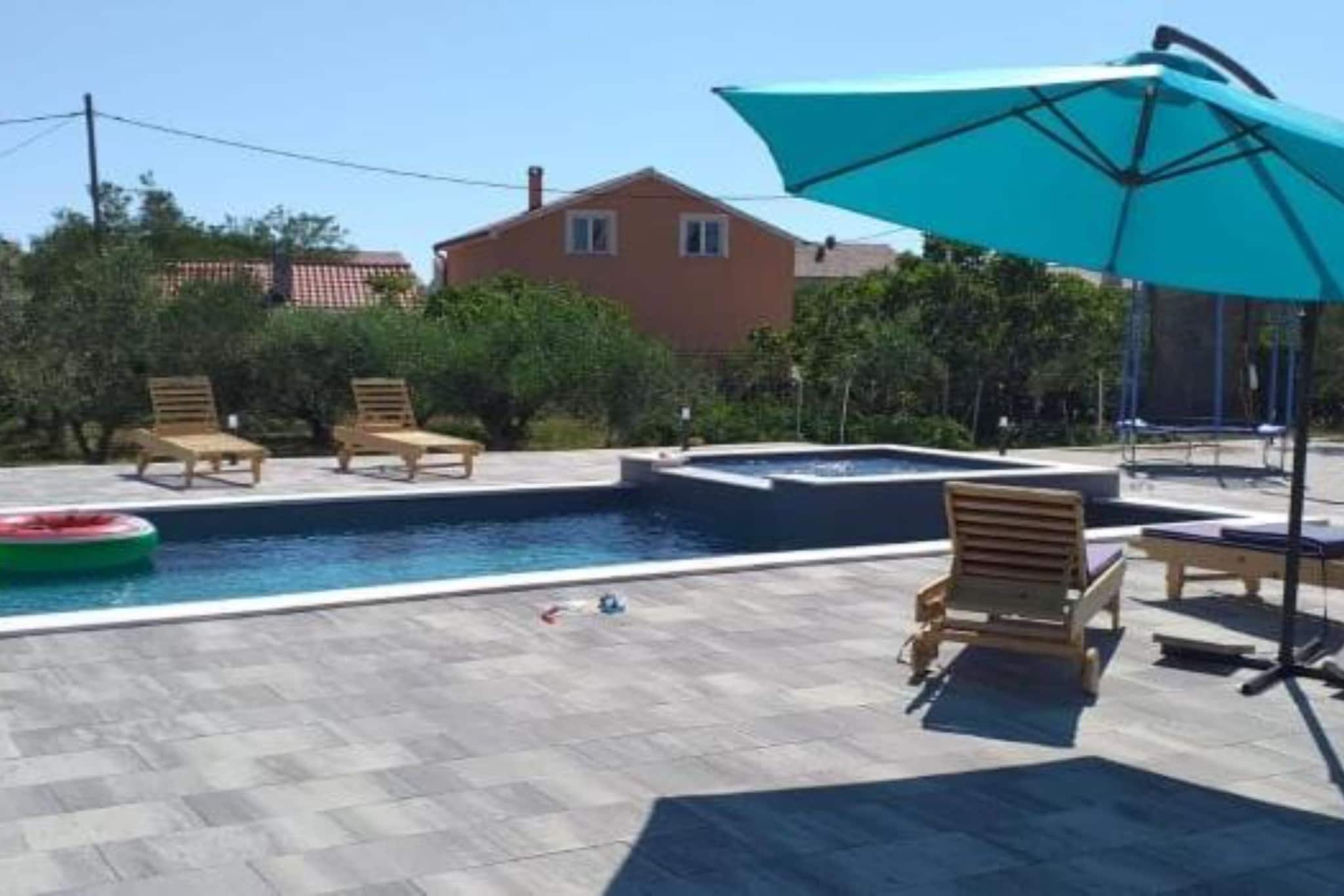 Apartments Franica with Heated Pool and Hot-Tub - Two Bedroom Apartment with Balcony-Zwembad
