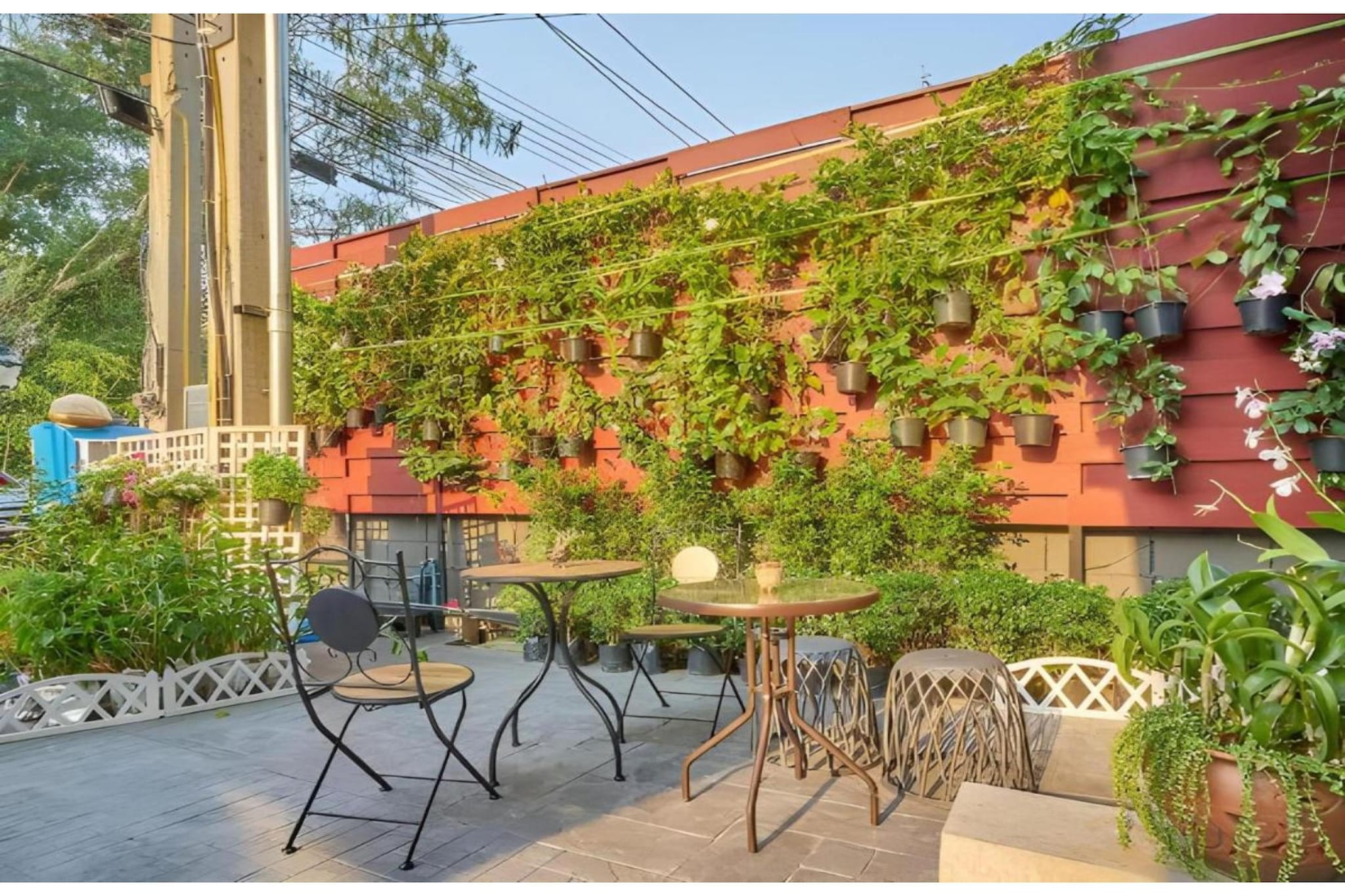 Ground floor: (bedroom(double bed, TV, air conditioning), bathroom(shower, toilet, bidet, Towels incl., shampoo, body soap))