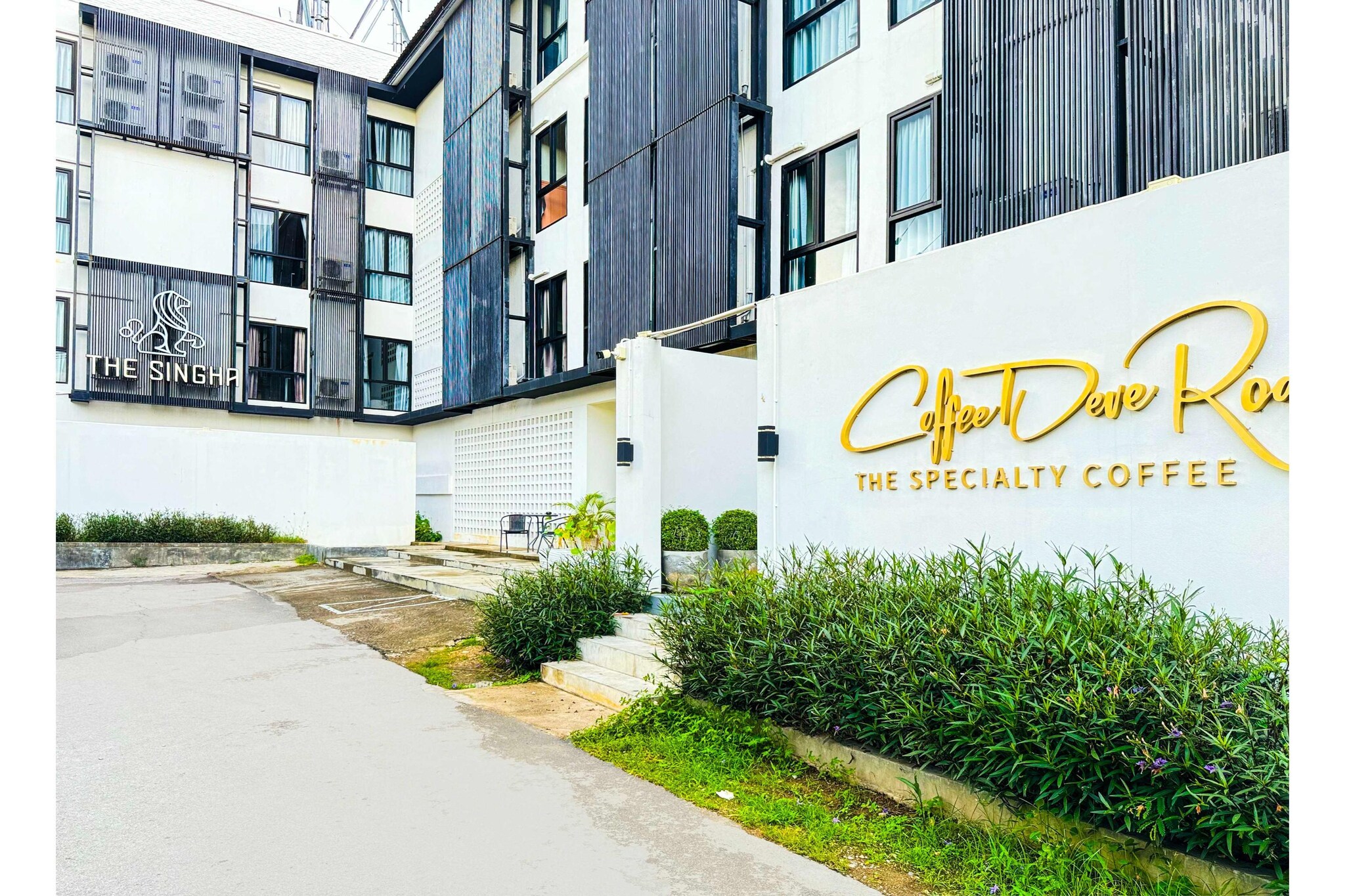 Our Charming Elegant Superior Twin | Chiangmai Comfort is designed with couples in mind—complete with a comfortable double bed, private bathroom with modern fittings, and a seating area to unwind. Enjoy free WiFi, air-conditioning, and all the comforts of a 4-star stay. Located close to the old city, markets, and cultural highlights like Wat Phra Singh.
Guest access
🛏 Your Room Includes:
🛋 Seating area & 🪑 work desk
🛌 Linen, wardrobe, and clothes rack
🧻 Toilet paper, 🧴 free toiletries, 🚿 shower, and 🪠 bidet
📺 Flat-screen TV with 📡 cable channels
🔌 Convenient socket near the bed
🌐 Connectivity & Entertainment:
📶 Free WiFi in all areas
☎️ Telephone and TV with cable
🌬 Comfort & Climate:
❄️ Air conditioning
🚭 Non-smoking rooms
🧹 Services:
🧽 Daily housekeeping
🛄 Luggage storage
📝 Private check-in/check-out
🧾 Invoice provided
🚗 Parking:
🅿️ Free private parking on-site (reservation needed)
🌳 Outdoor Features:
🔥 Outdoor fireplace
🪑 Outdoor furniture
🔐 Safety & Security:
🔥 Fire extinguishers
📹 CCTV in common areas & outside property
🚨 Smoke alarms & security alarm
🗝 Key card access
🧑🦽 Accessibility:
🚶 Upper floors accessible by stairs only
🗣 Languages Spoken:
English
Thai
Other things to note
🕑 Check-in:
From 2:00 PM to 12:00 AM