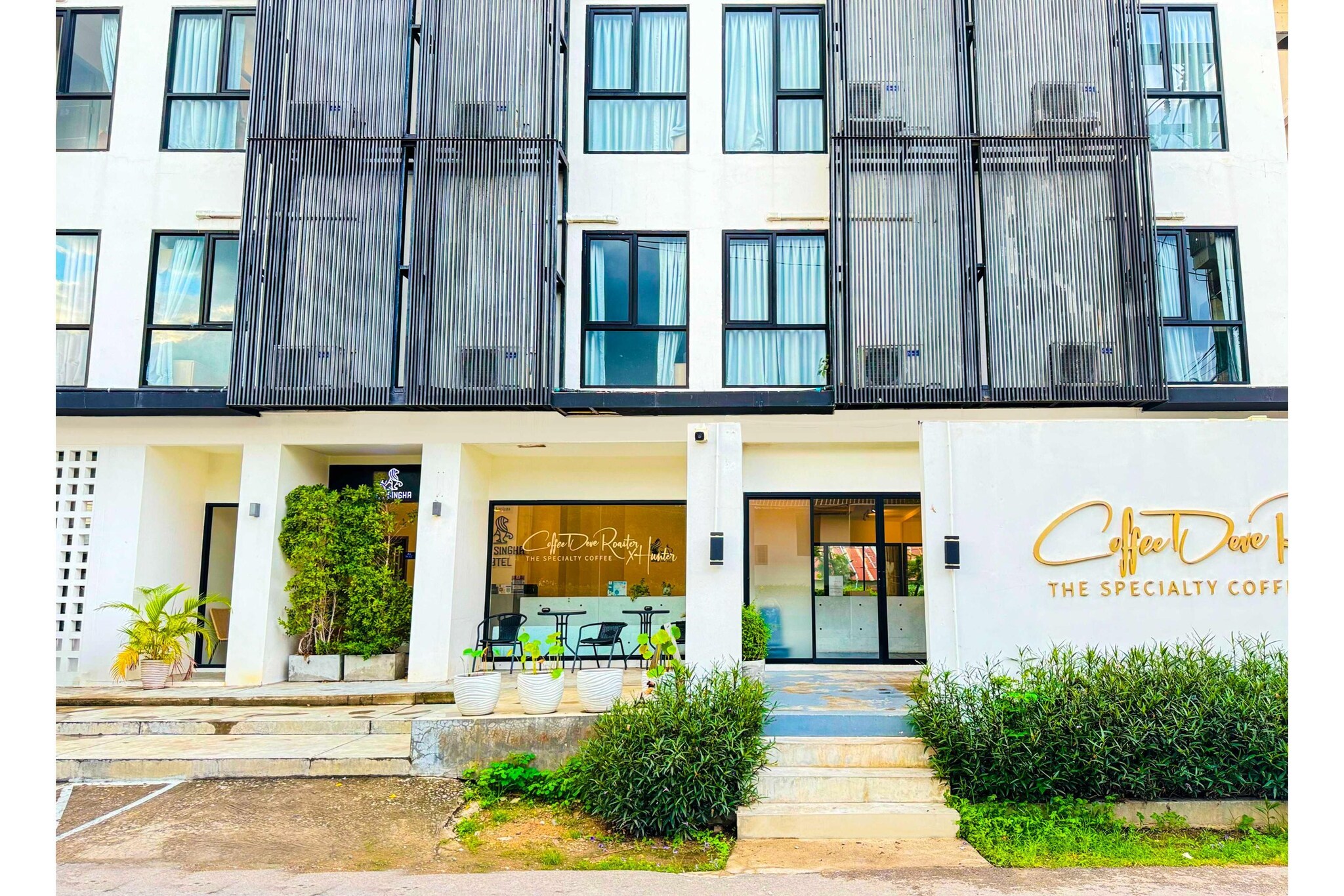 Ground floor: (bedroom(single bed, single bed, TV, air conditioning), bathroom(shower, shower, washbasin, toilet, toilet, Towels incl., shampoo, body soap, body soap, Essentials))